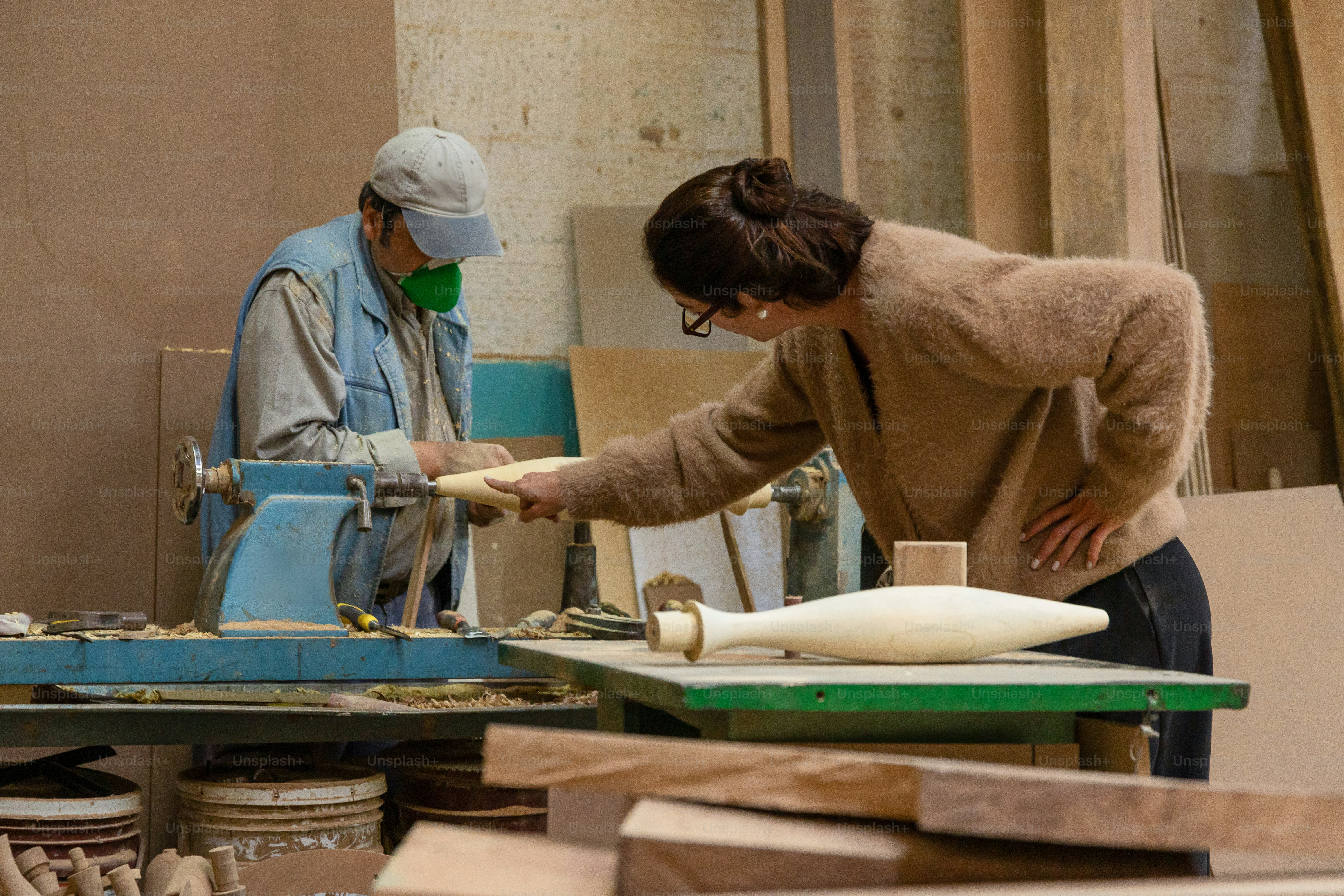 Woodworking shop with wood and machinery. photo – Luxury Image on Unsplash
