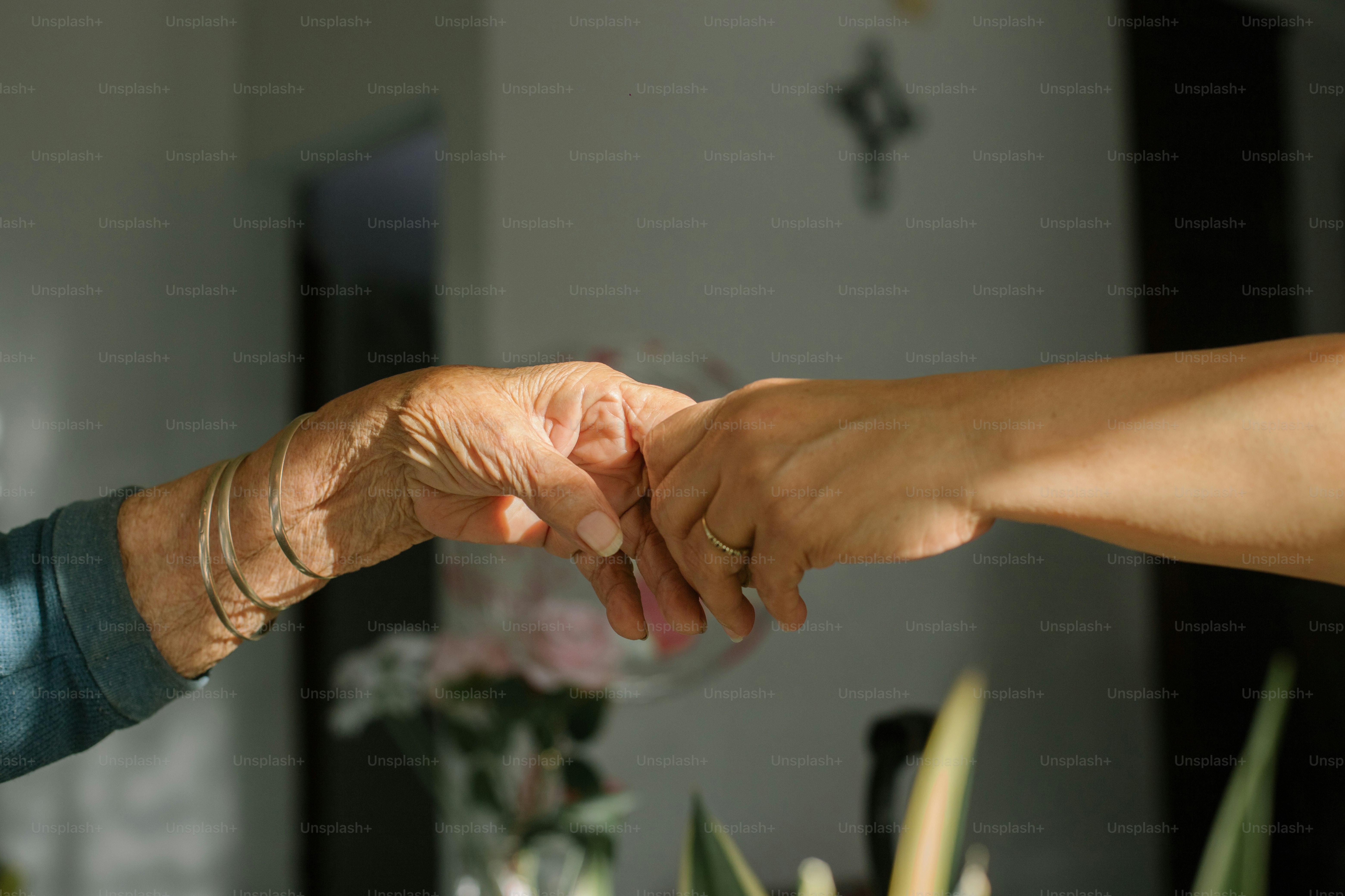 Someone is holding the hands of an elderly person. photo – Hands Image ...