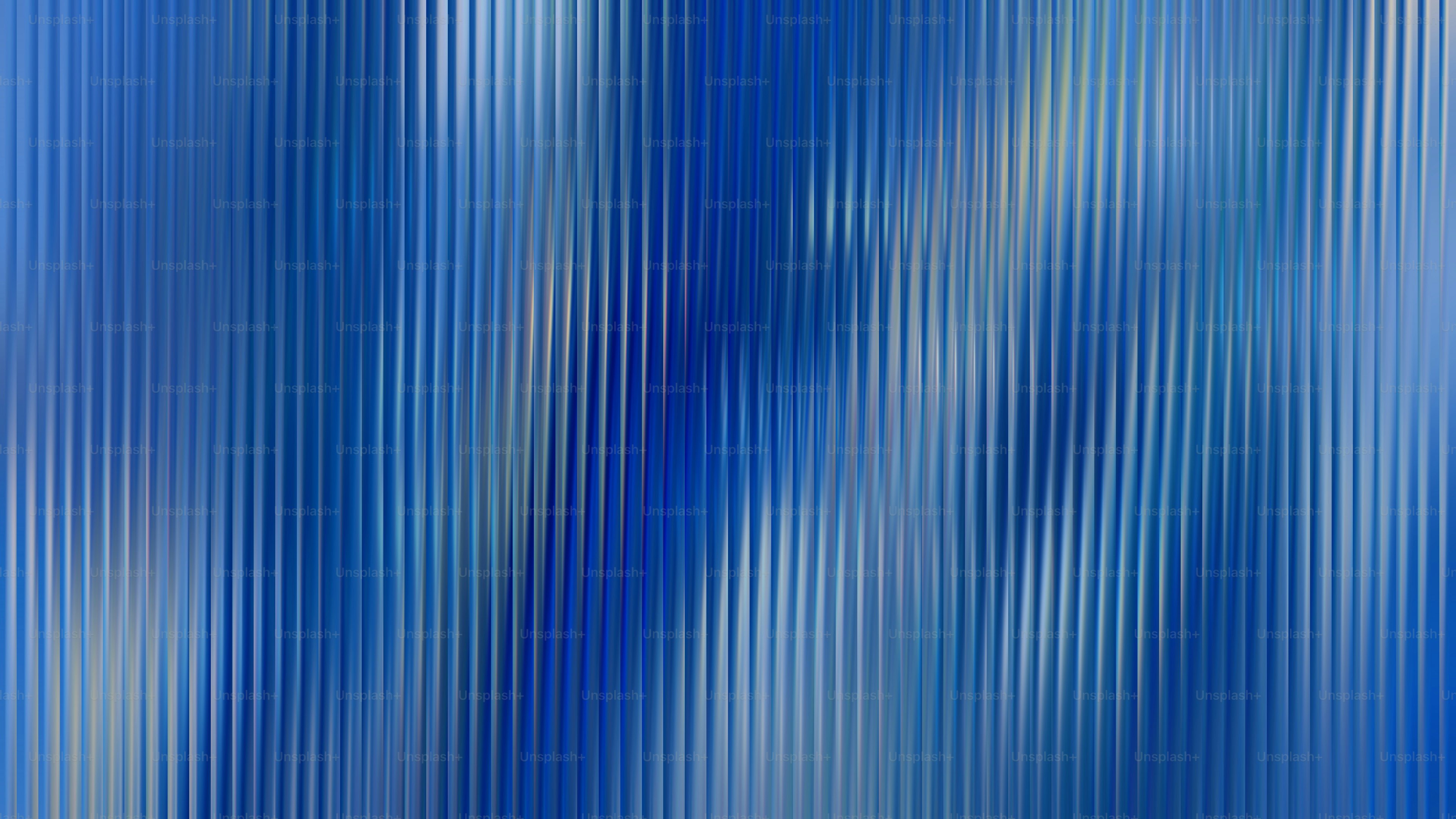 Le linee verticali blu creano uno sfondo astratto e sfocato.