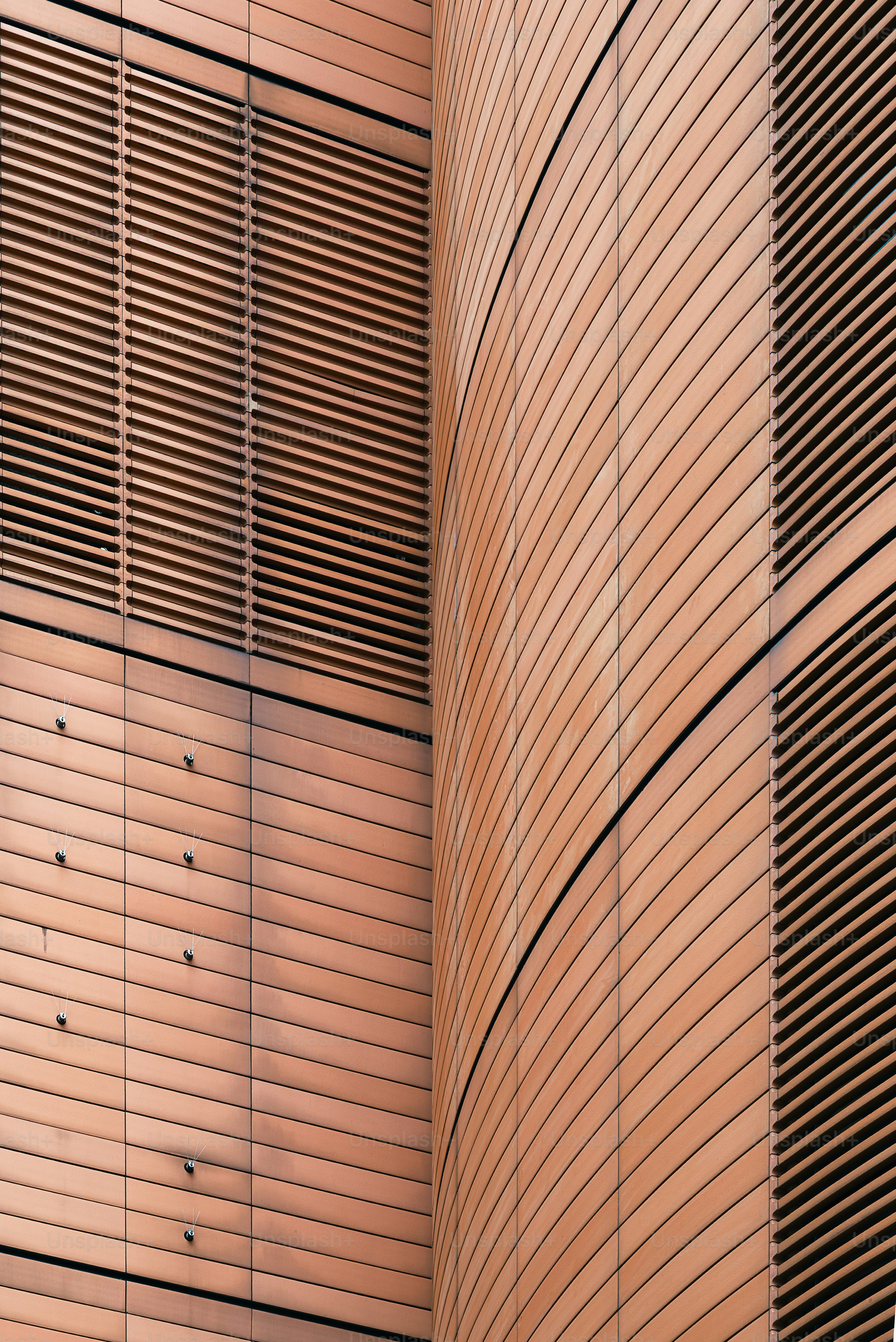 Détail architectural d’un bâtiment moderne.