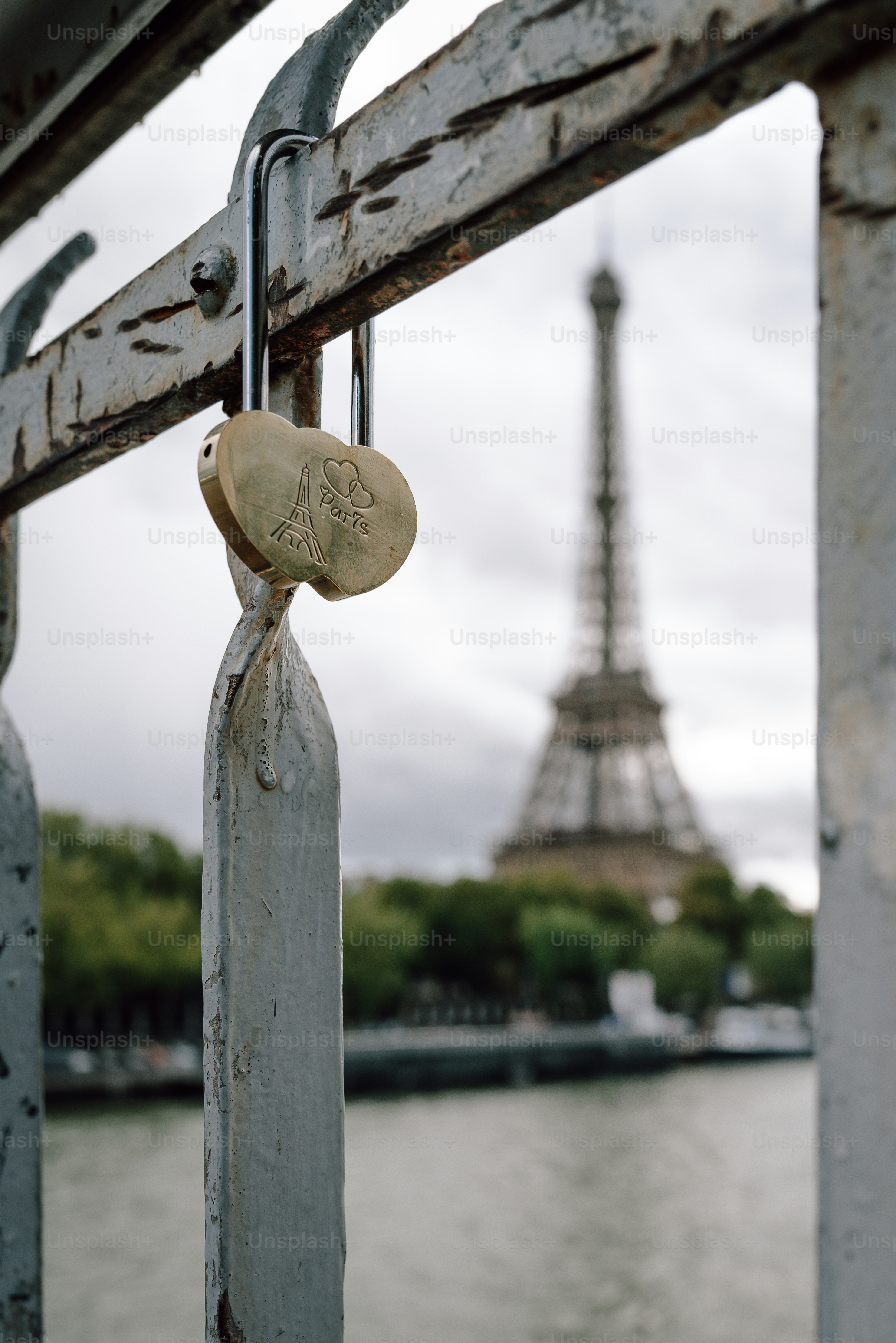 Love lock hangs with eiffel tower in the background.