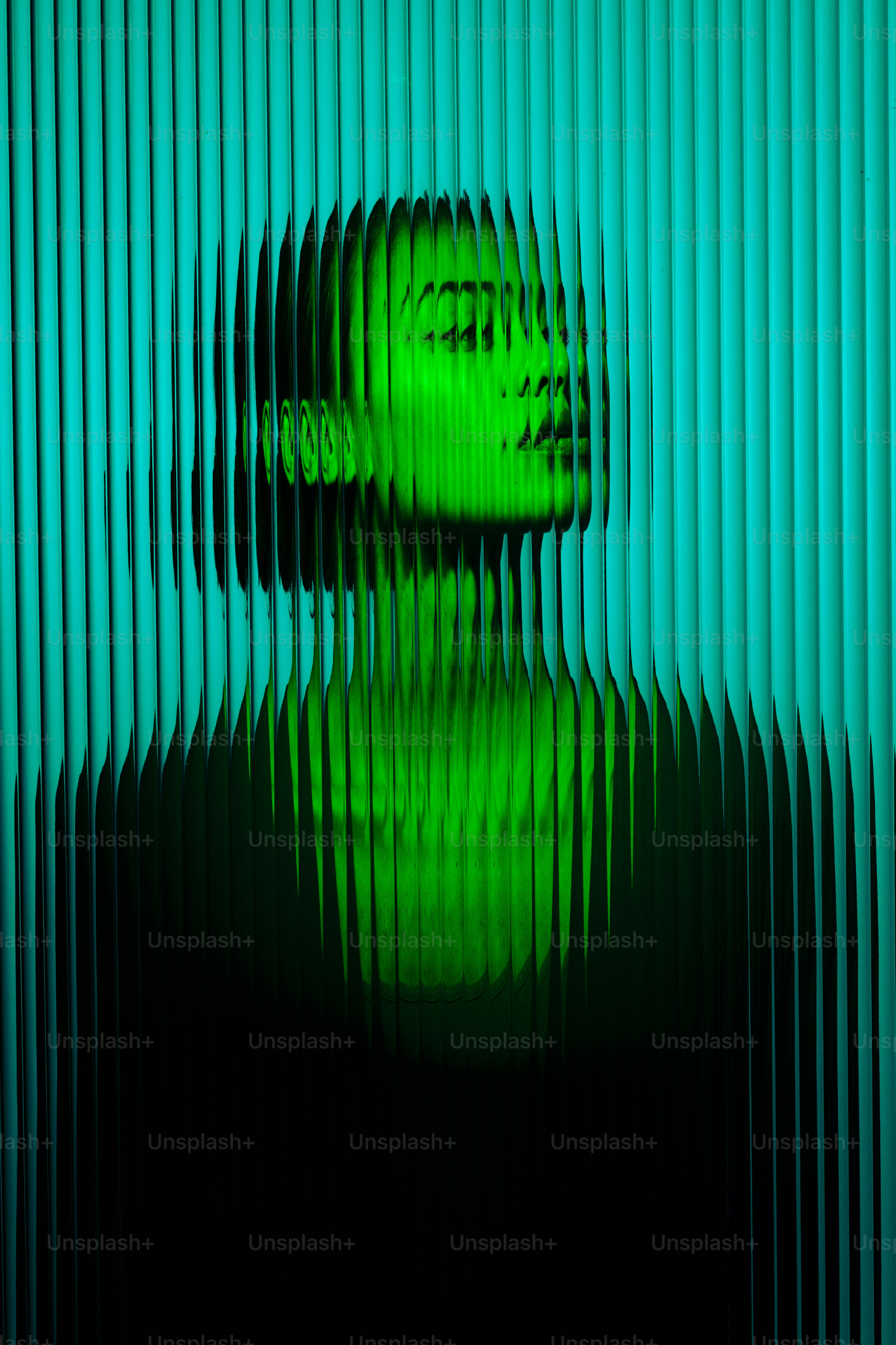 Uma silhueta verde de uma pessoa é visível