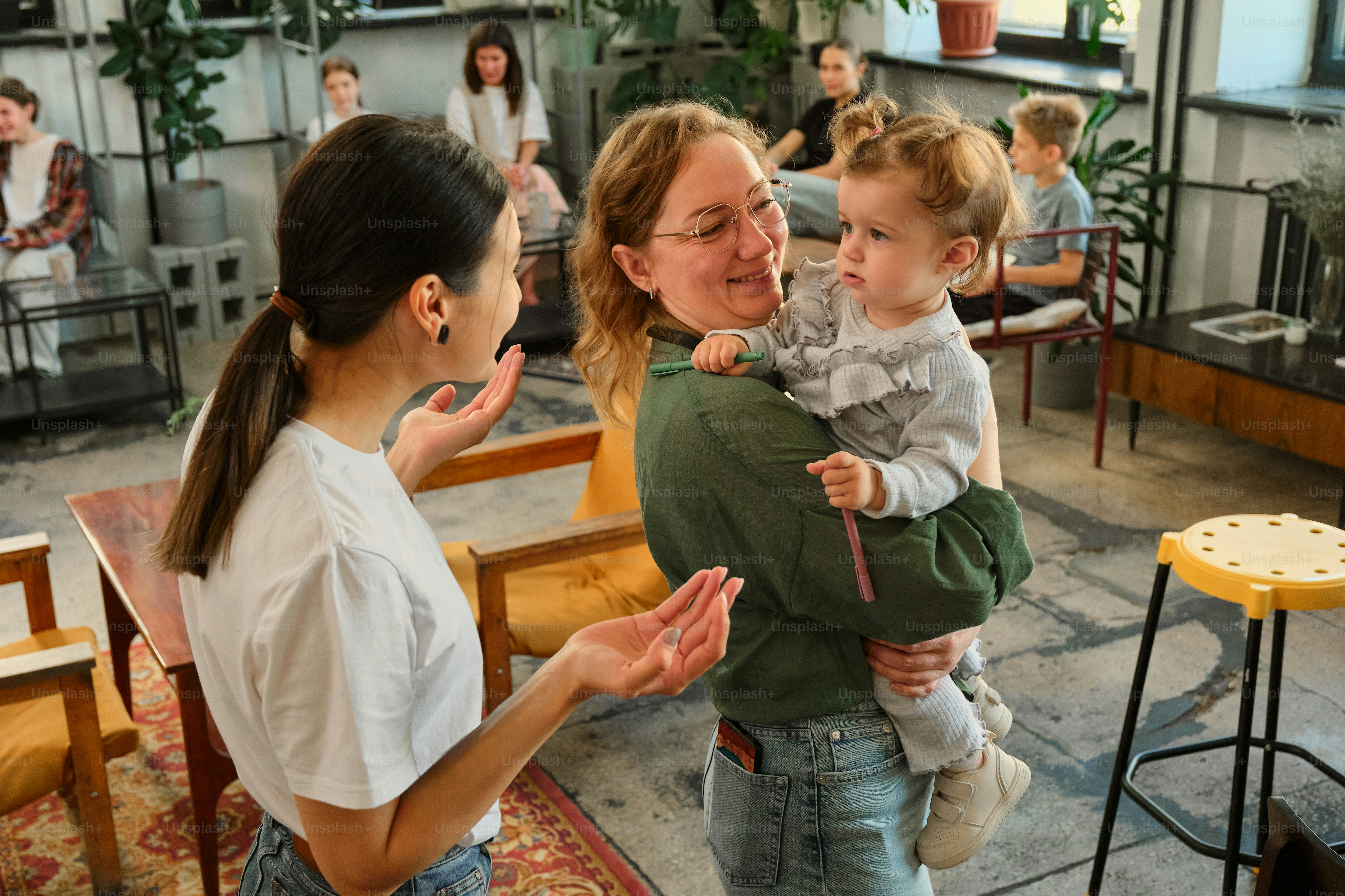 A group of people having a conversation. photo – Meeting Image on Unsplash