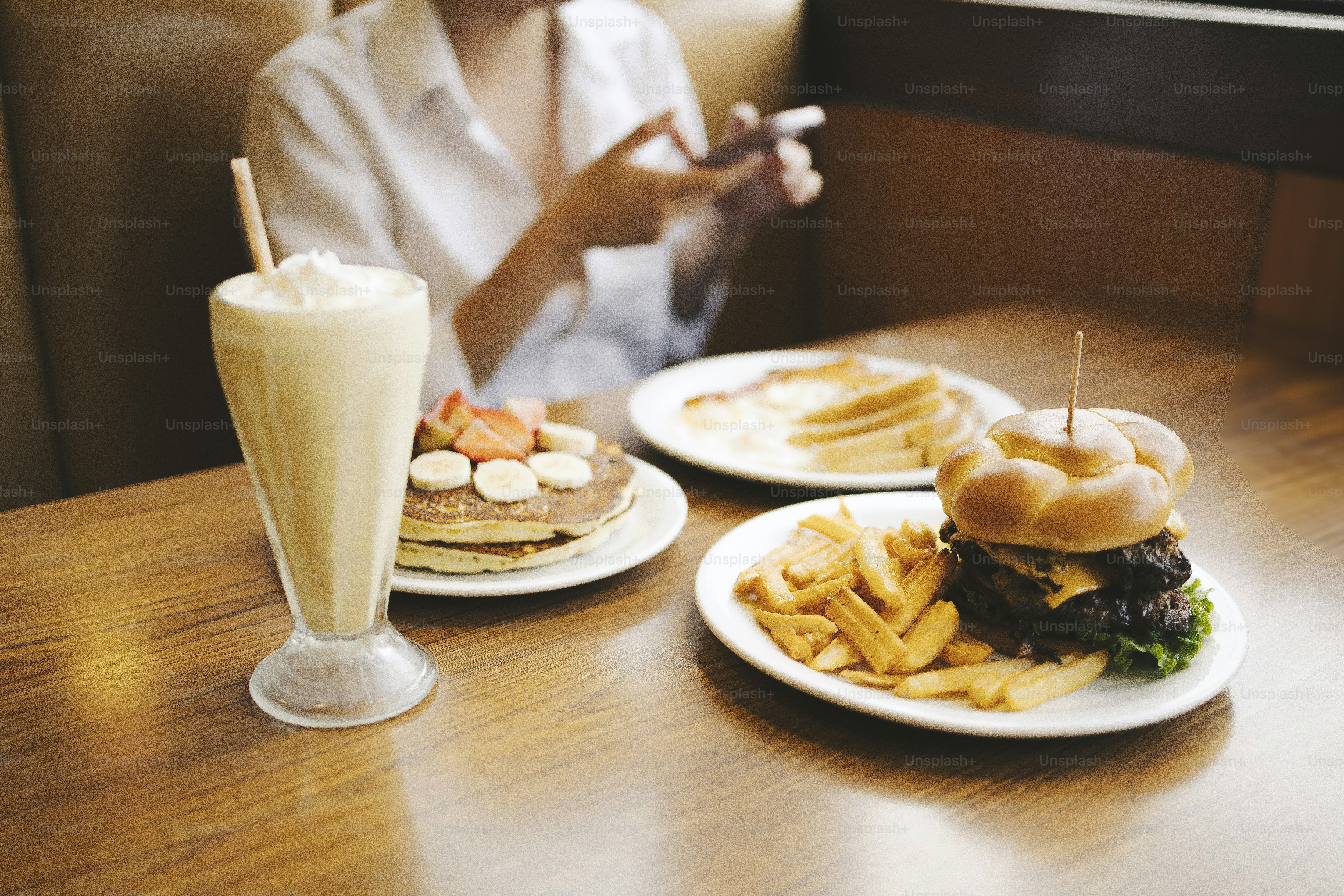 Delicious food and a phone in a diner.