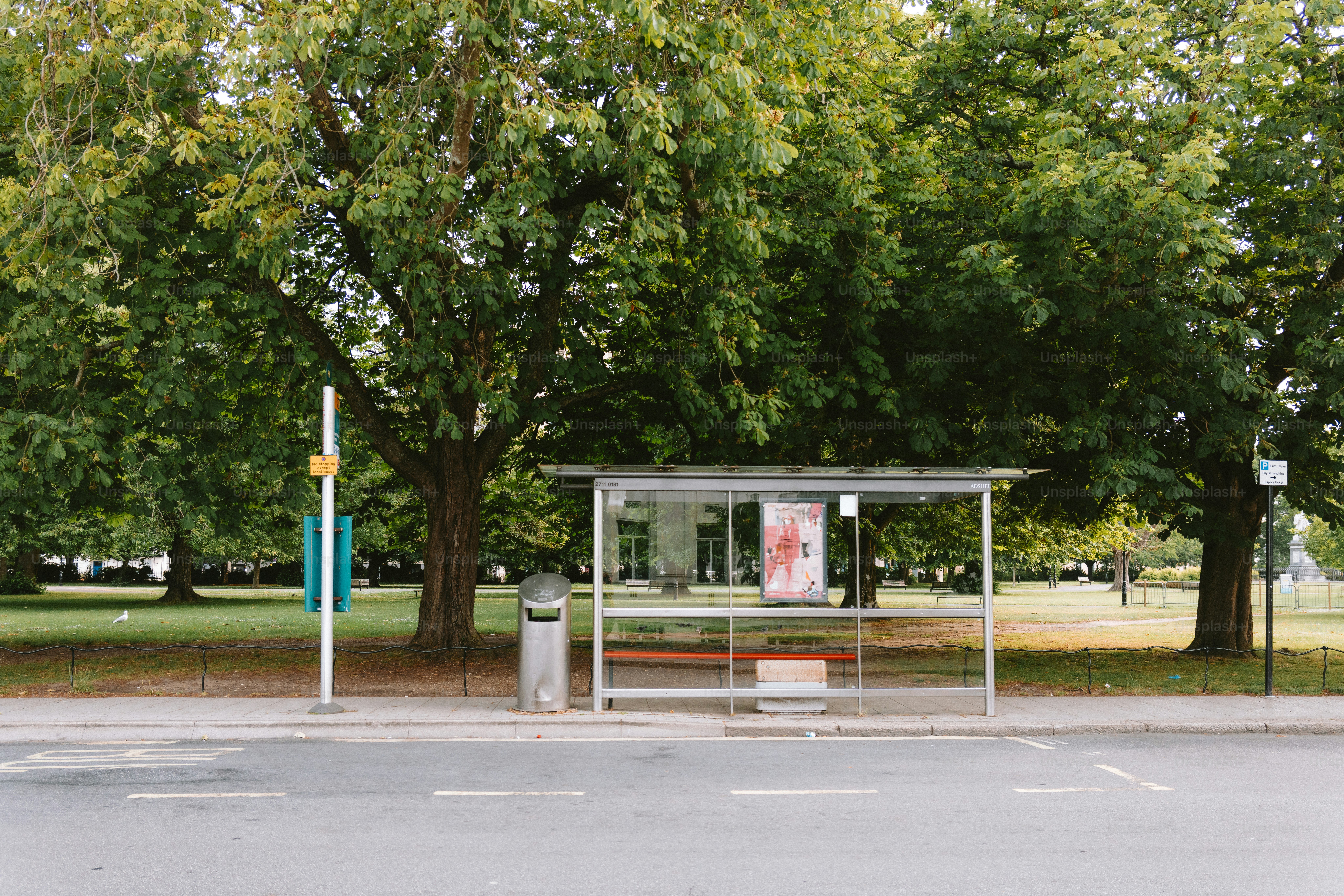 Современные остановочные павильоны: функциональность, эстетика и технологичность городской среды