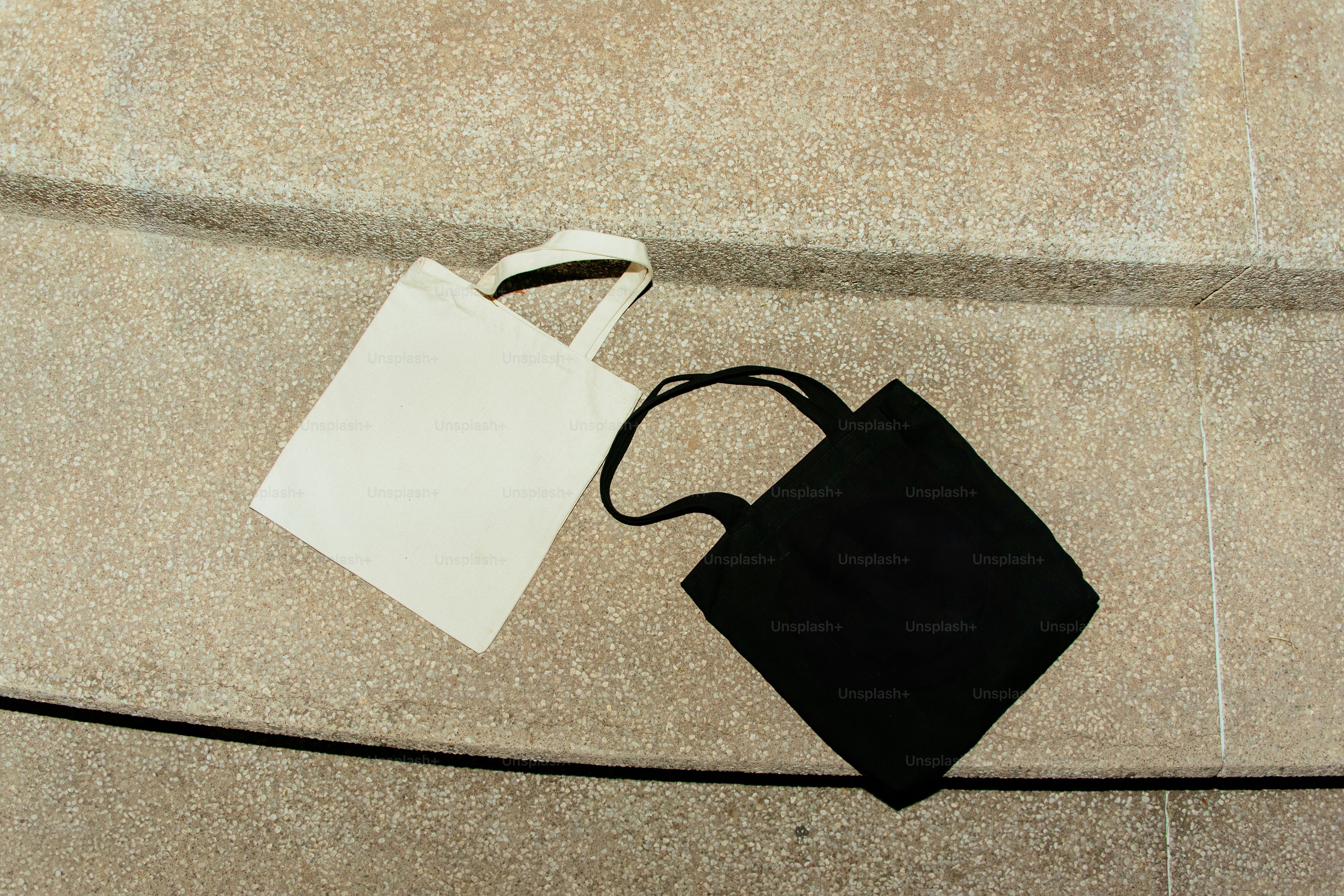 Two tote bags in different colors.