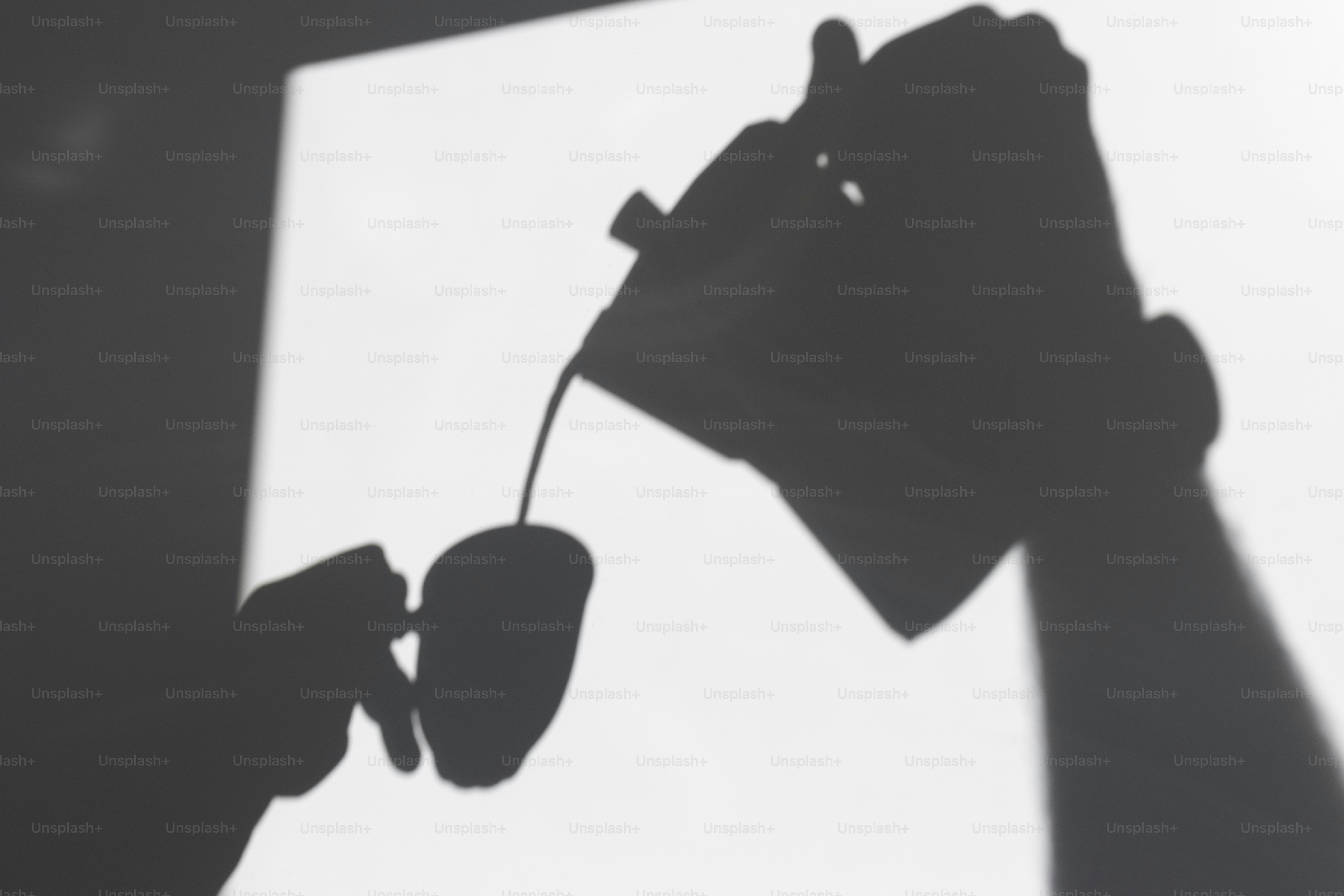 A shadow pours coffee into a cup. photo – Background Image on Unsplash