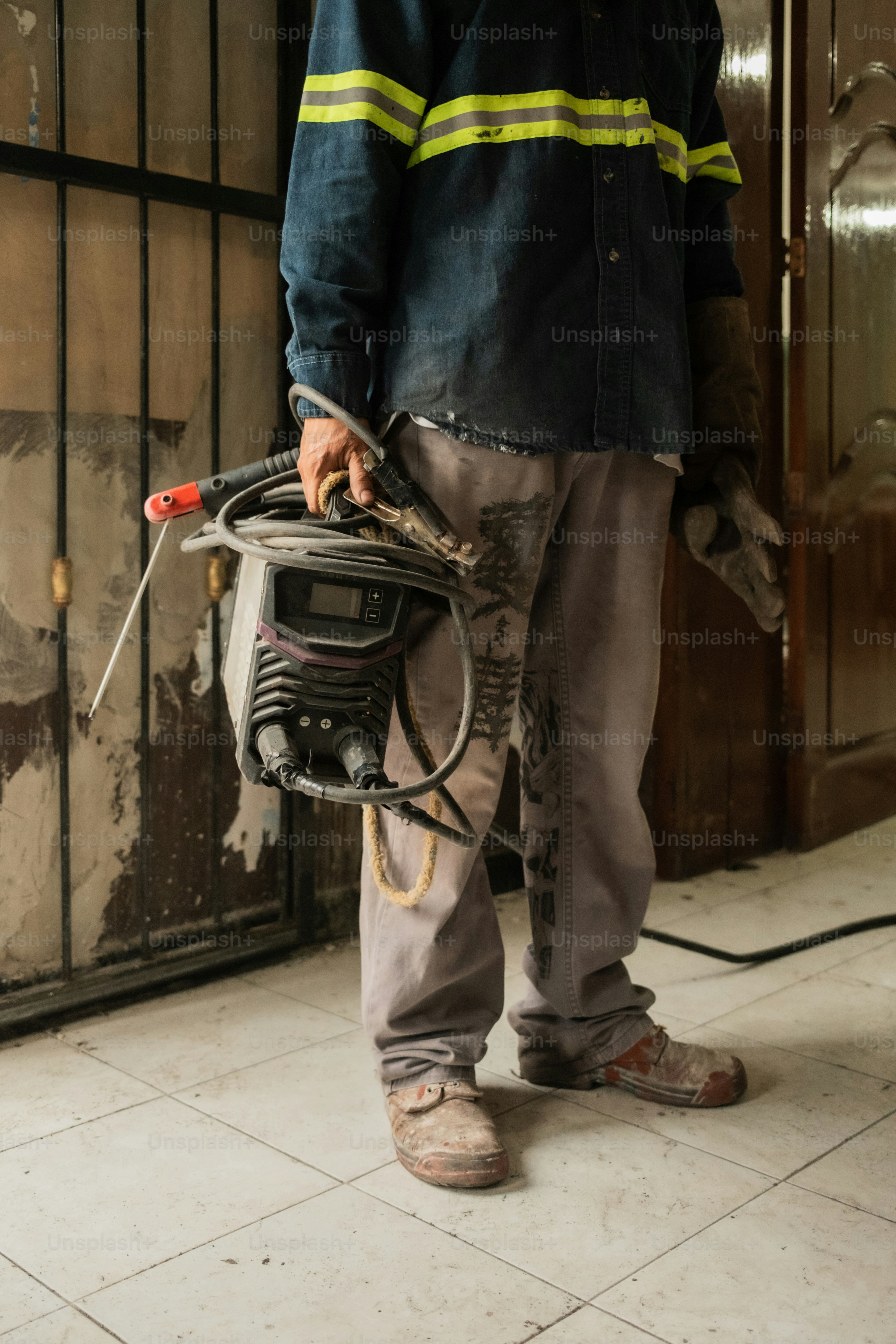 premium_photo-1750827249729-b54a4c3522f1?ixid=M3wxMjA3fDB8MXxzZWFyY2h8OXx8cGx1bWJlciUyMGdyZWVud29vZCUyMGFyfGVufDB8fHx8MTc2NzcxMzA5Nnww\u0026ixlib=rb-4.1.0