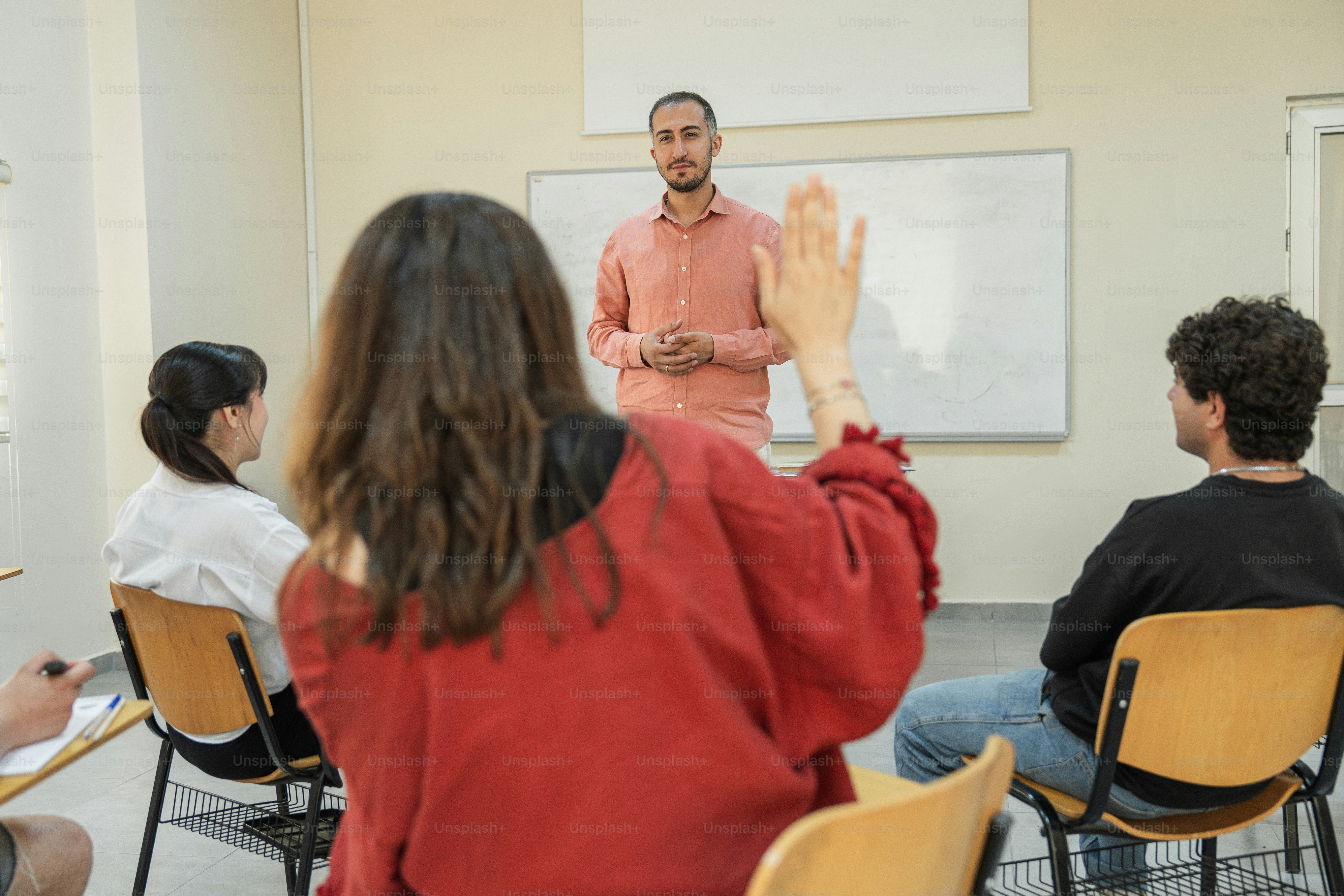 premium_photo-1750859860349-aa21325a040e?ixid=M3wxMjA3fDB8MXxzZWFyY2h8MTd8fHNwcmFjaHVsZSUyMGdydXBwZW4lMjAlMjYlMjBlaW56ZWx1bnRlcnJpY2h0fGVufDB8fHx8MTc1ODA2Nzg1MXww\u0026ixlib=rb-4.1.0