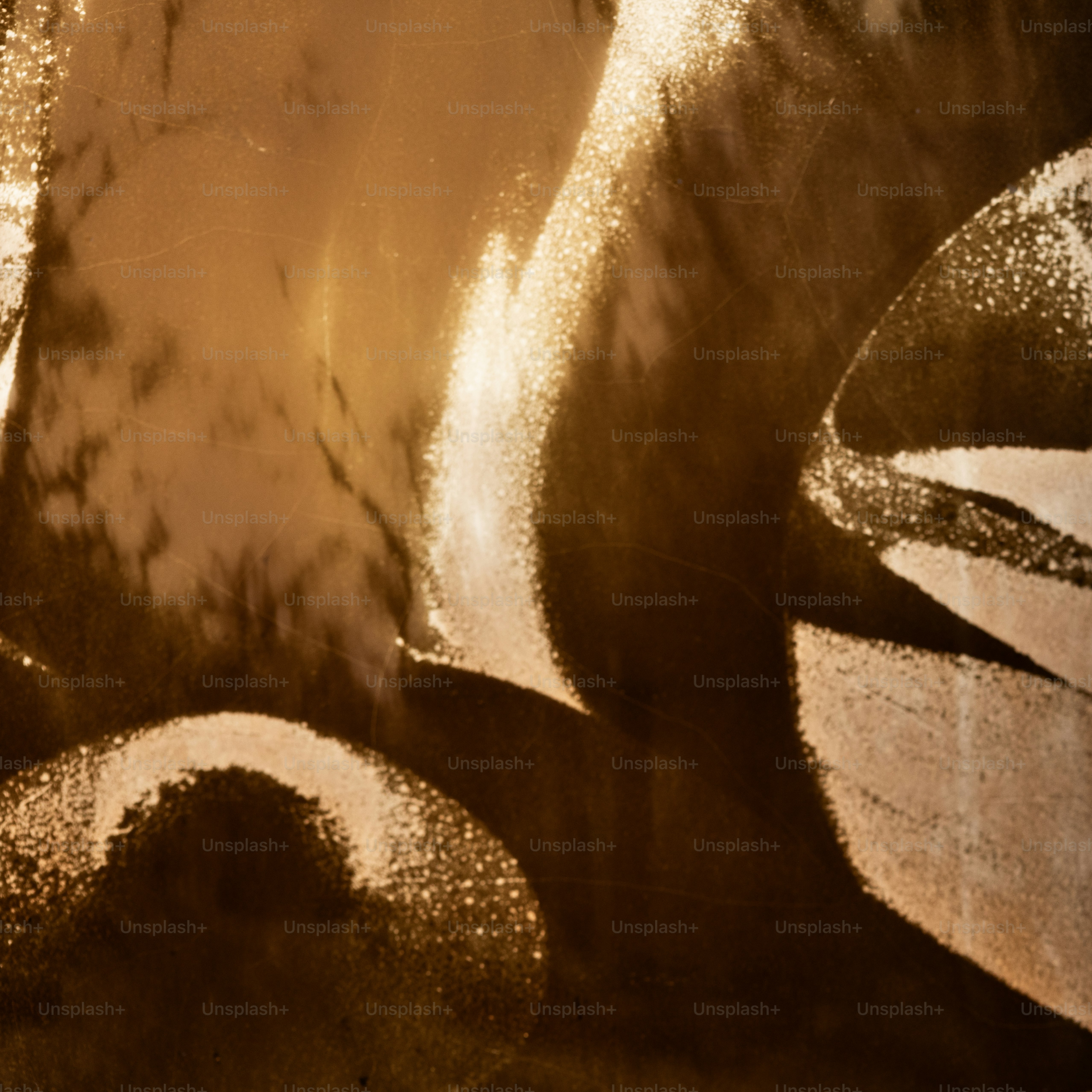 Abstract art shows curves in a textured way.