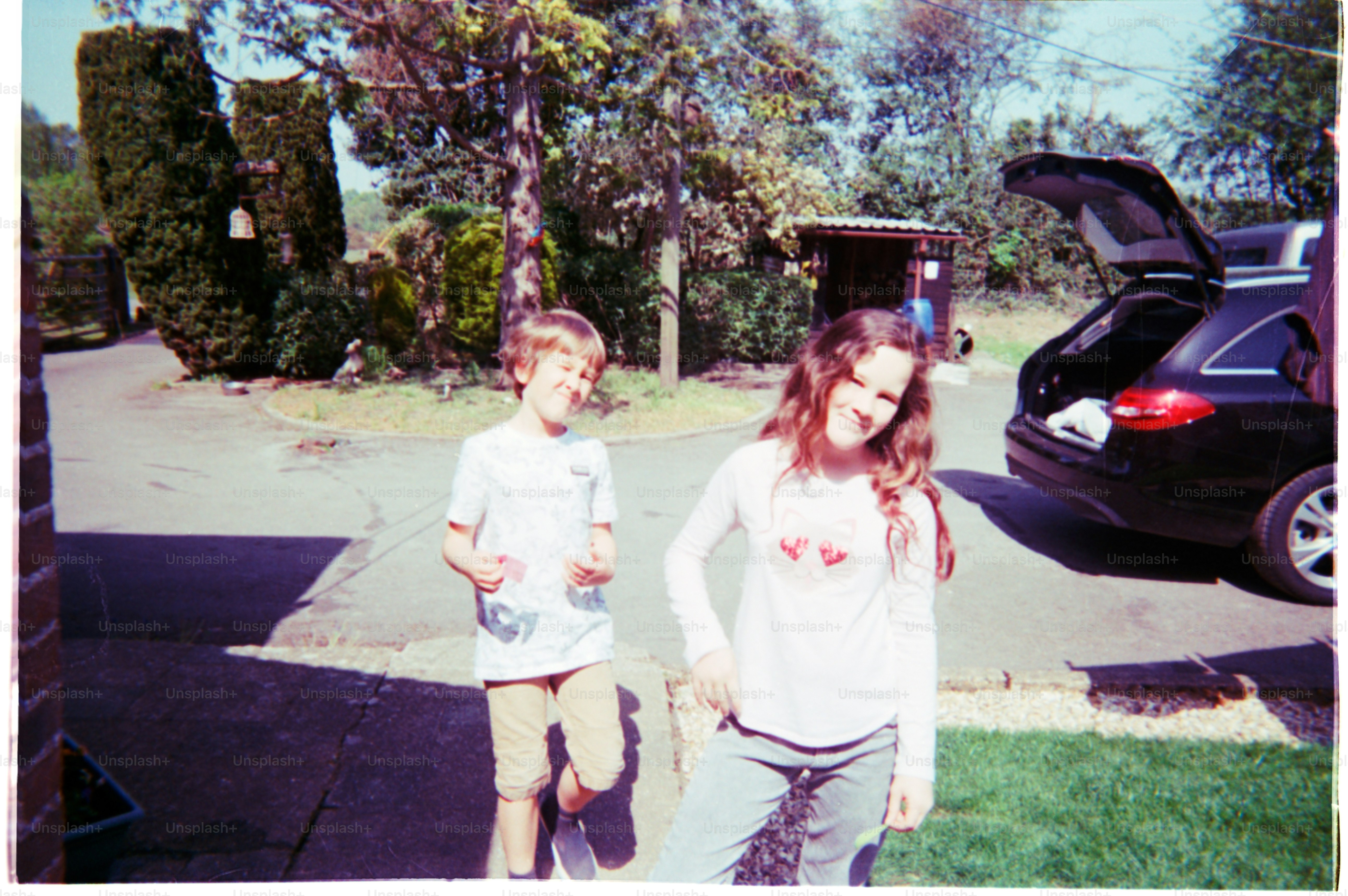 premium_photo-1751305867860-b2e3ba27bc97?ixid=M3wxMjA3fDB8MXxzZWFyY2h8NXx8a2lkcyUyMHQtc2hpcnRzJTIwY2Fyc3xlbnwwfHx8fDE3NjA1MTI1Njh8MA\u0026ixlib=rb-4.1.0