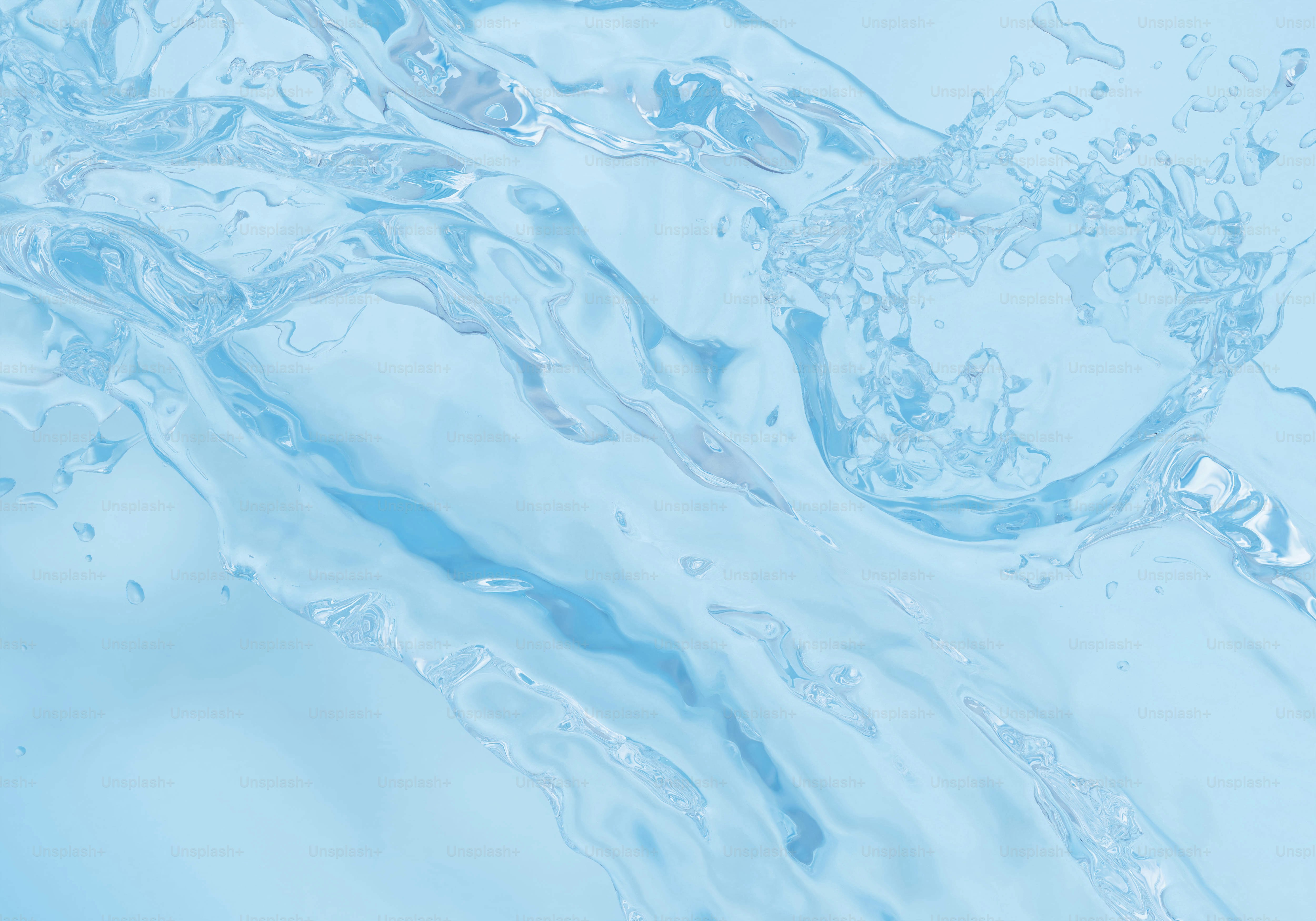 Las salpicaduras de agua crean hermosos remolinos y ondas.