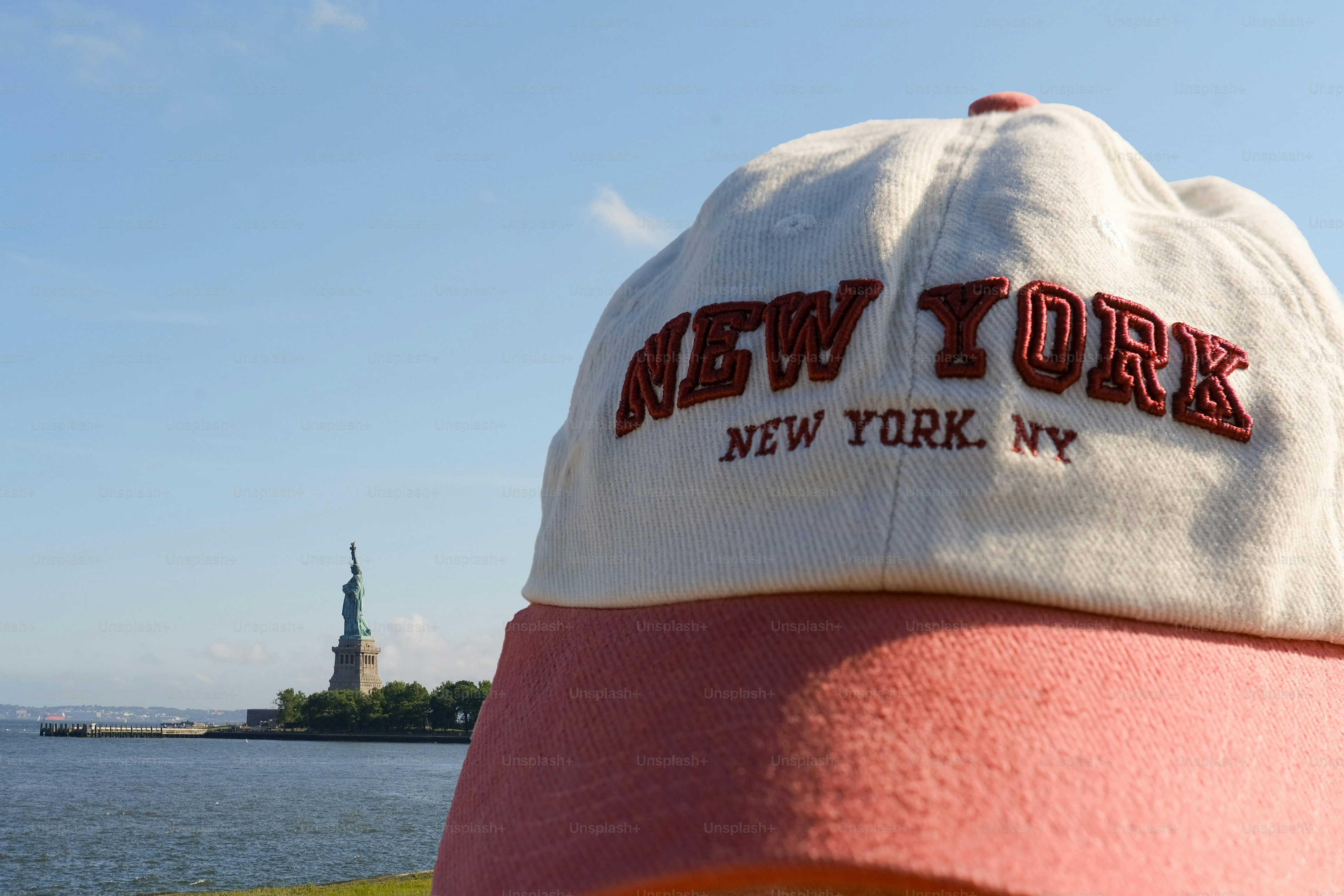 New york hat with the statue of liberty.