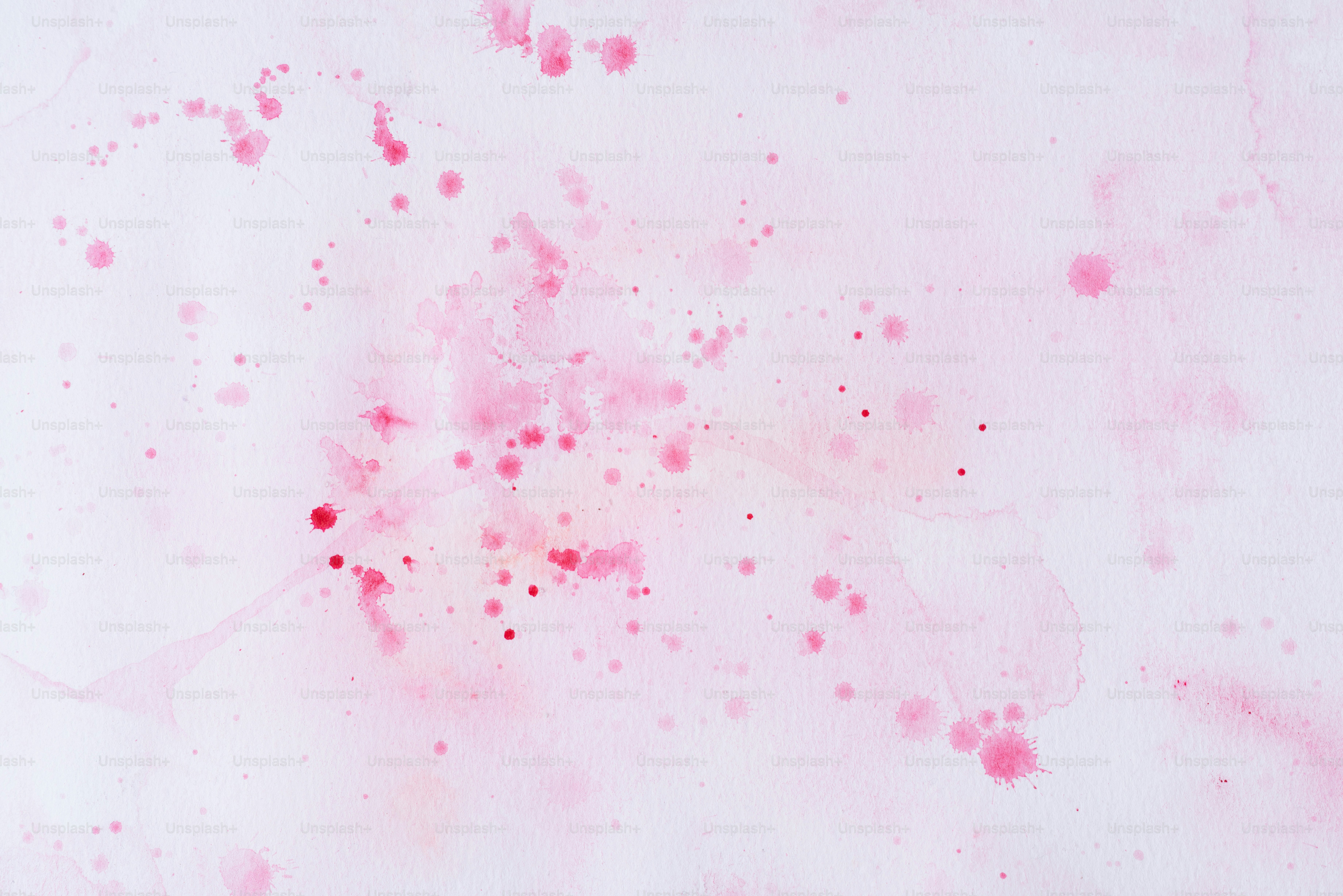 Rosa Farbspritzer und Aquarellflecken.