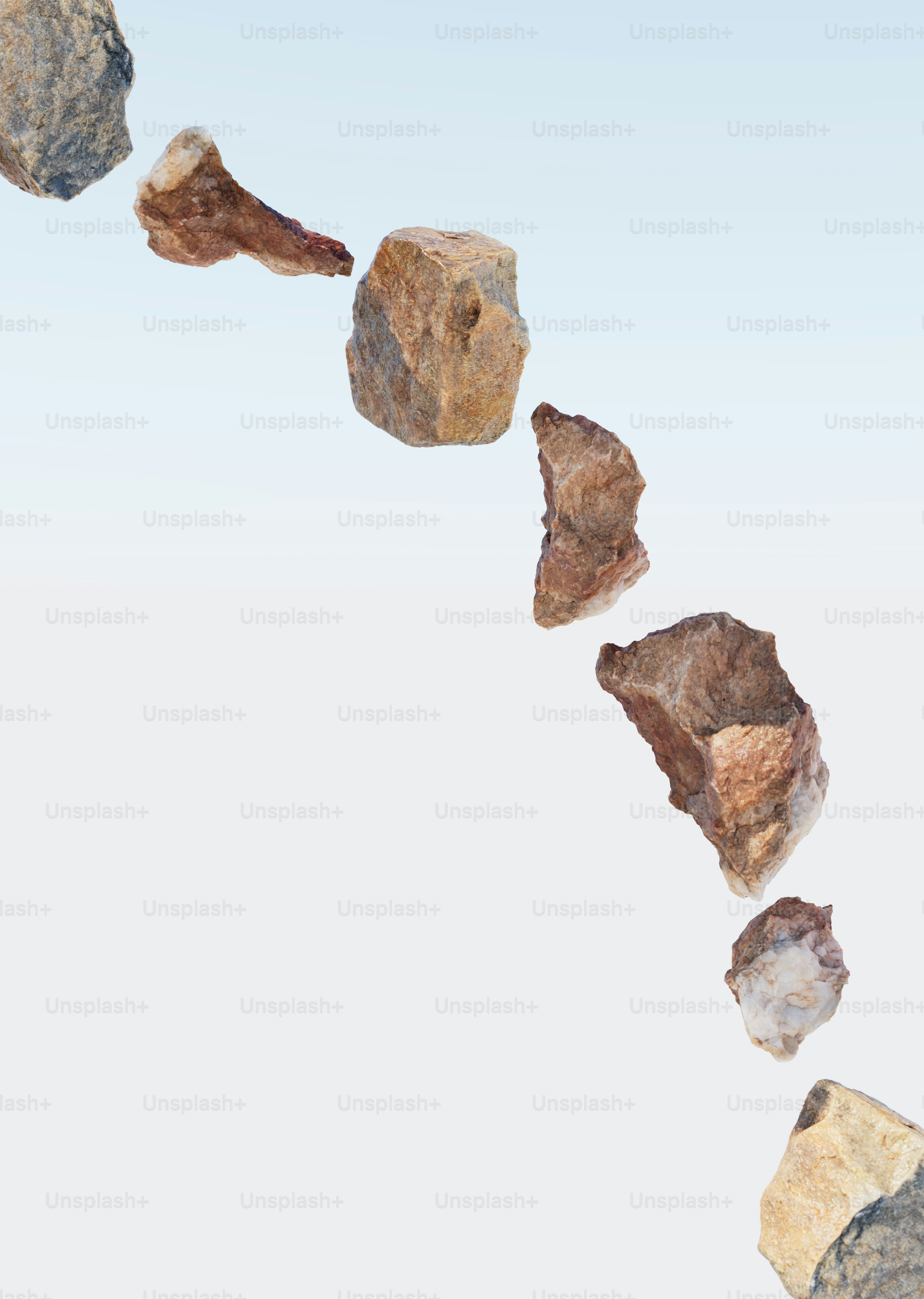 Le rocce sembrano cadere dall'alto.