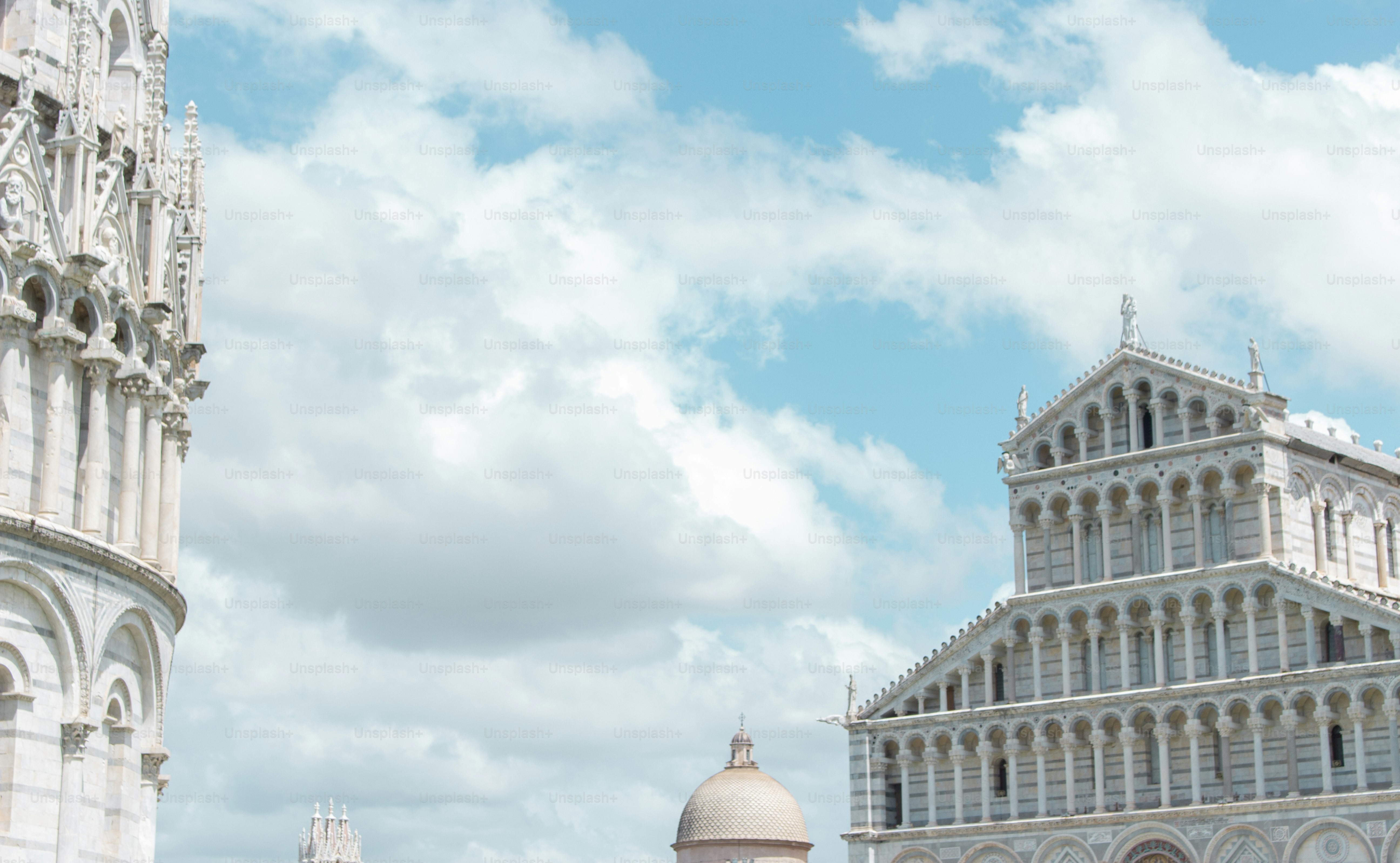Leaning tower of pisa with cloudy sky.