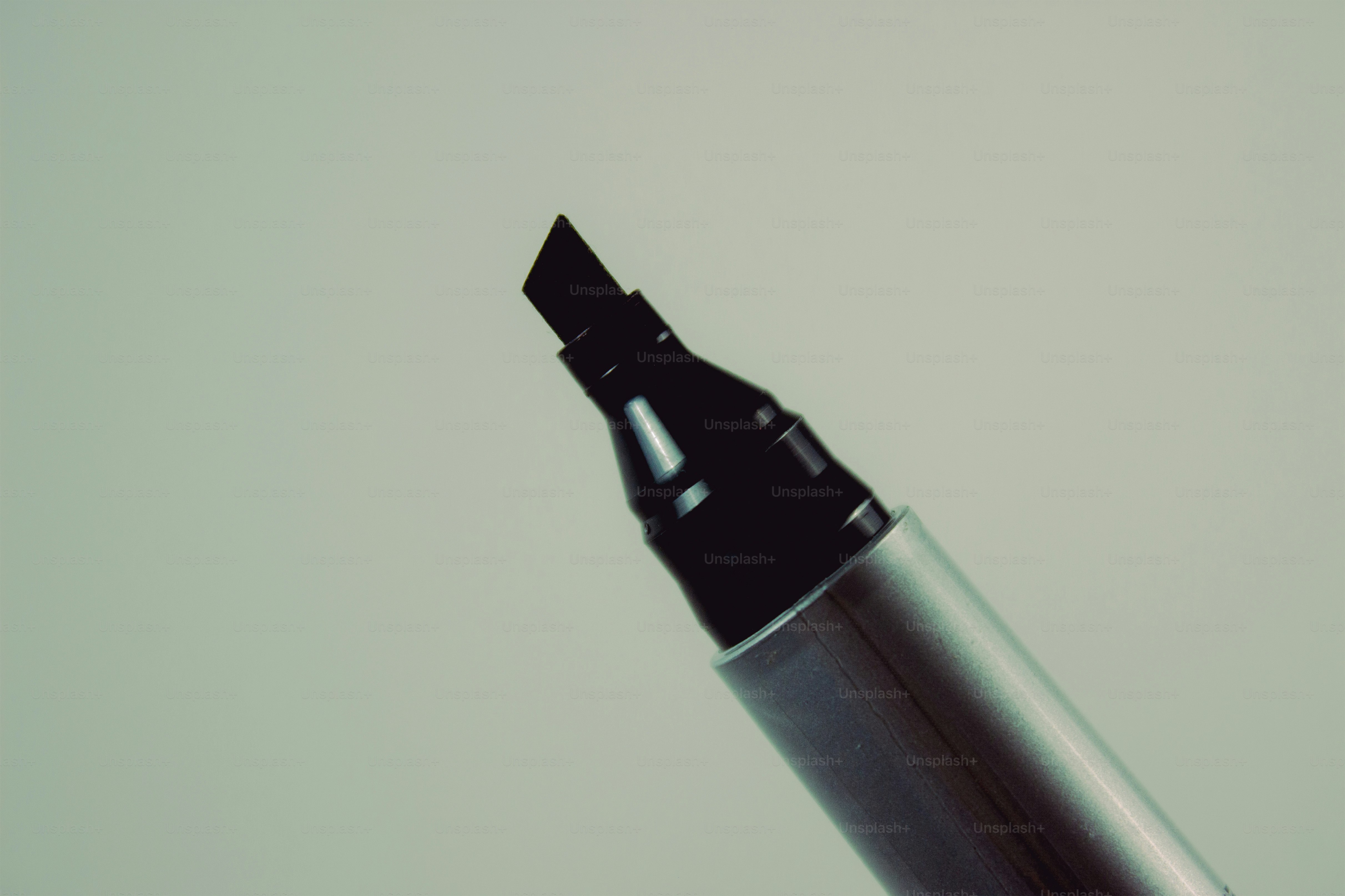 premium_photo-1753378869545-435ab5bad355?ixid=M3wxMjA3fDB8MXxzZWFyY2h8MTd8fGNiZCUyMHZhcGUlMjBwZW4lMjBmb3IlMjBzYWxlfGVufDB8fHx8MTc2Mzk2MzY3M3ww\u0026ixlib=rb-4.1.0