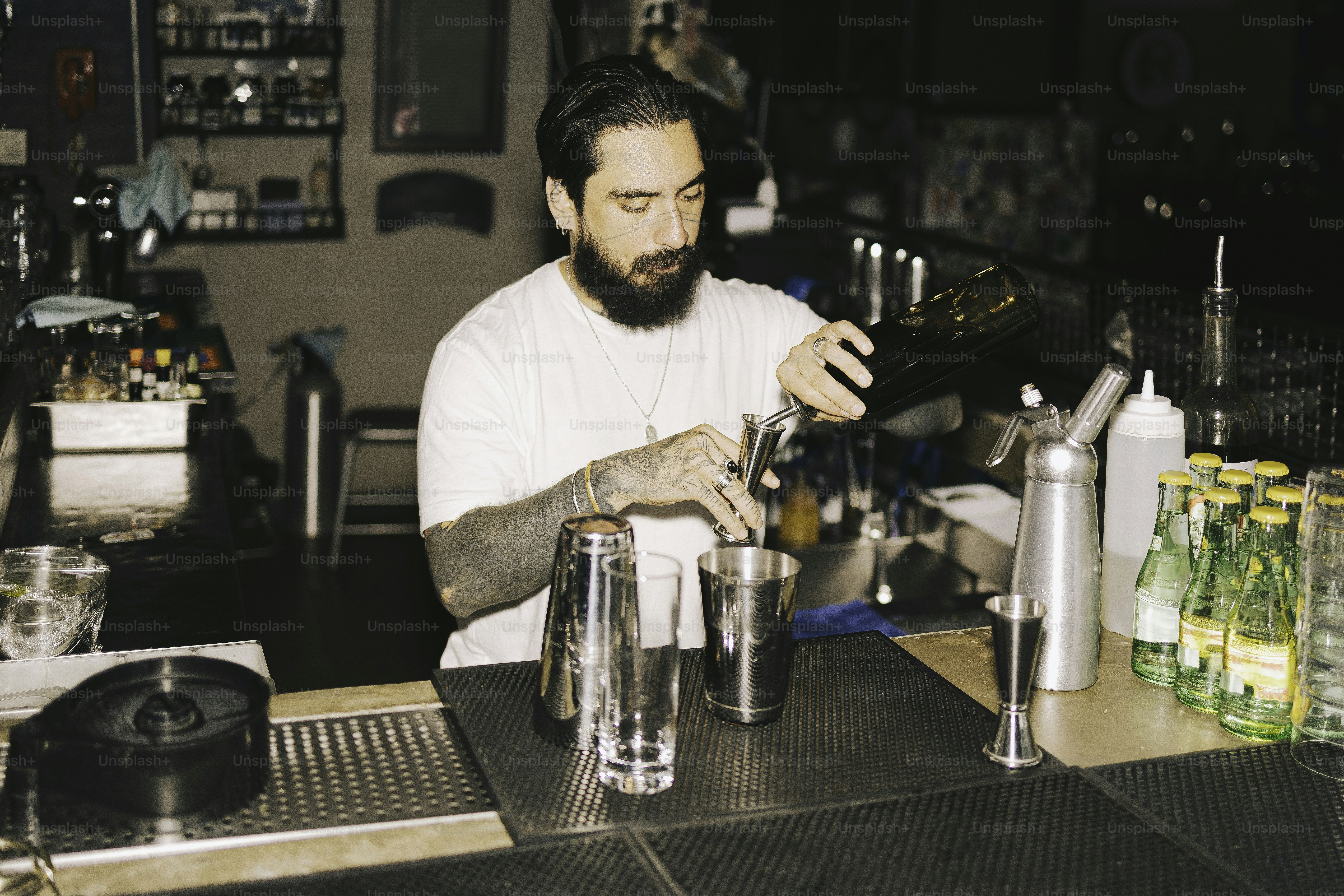 premium_photo-1753420368105-b8909b2cb03c?ixid=M3wxMjA3fDB8MXxzZWFyY2h8OXx8aGlnaCUyMGVuZCUyMGNvZmZlZSUyMG1ha2Vyc3xlbnwwfHx8fDE3NTY4MTY1MTN8MA\u0026ixlib=rb-4.1.0