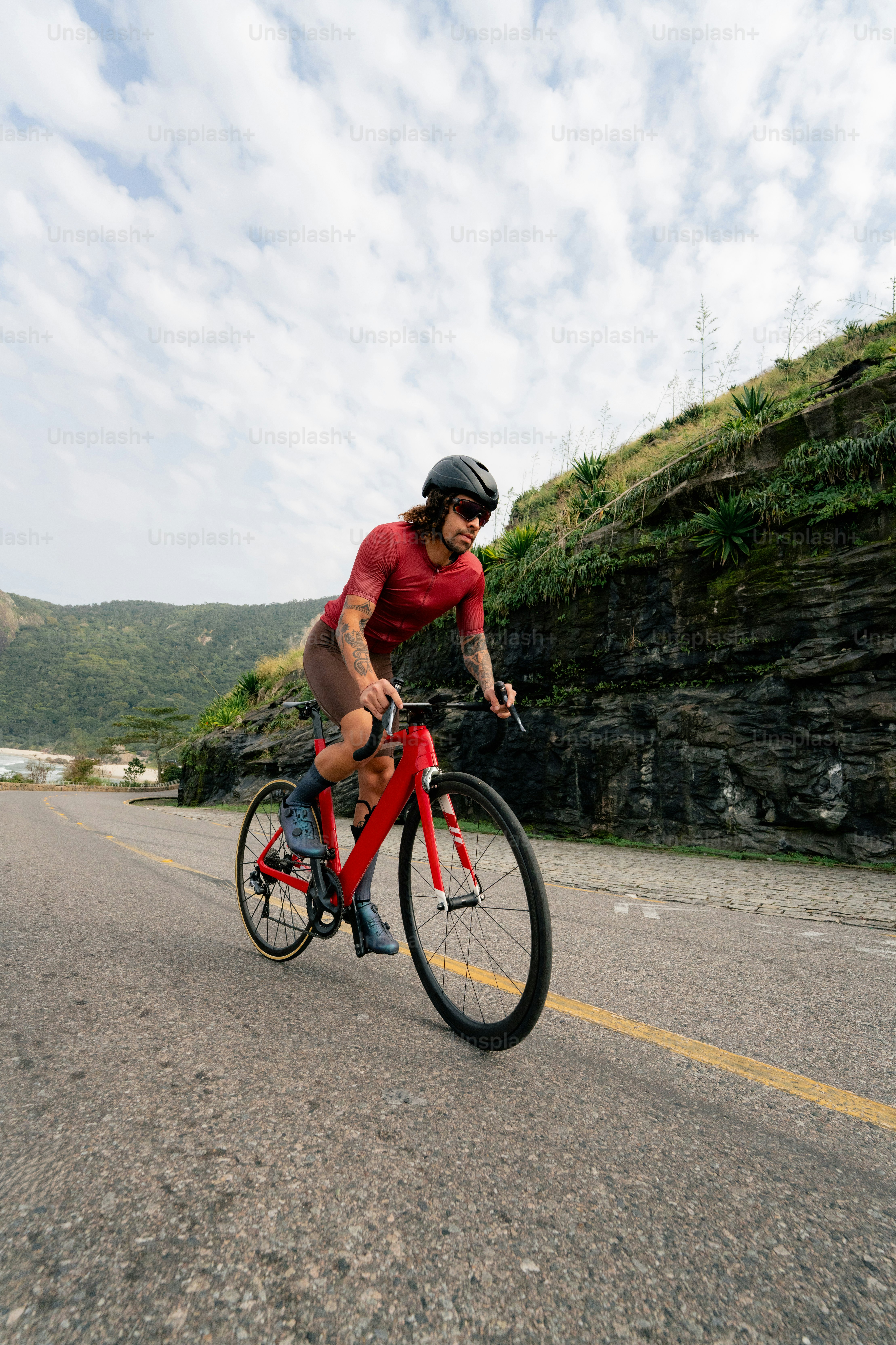 Cyclist rides a red bike on the road. photo – Sport Image on Unsplash