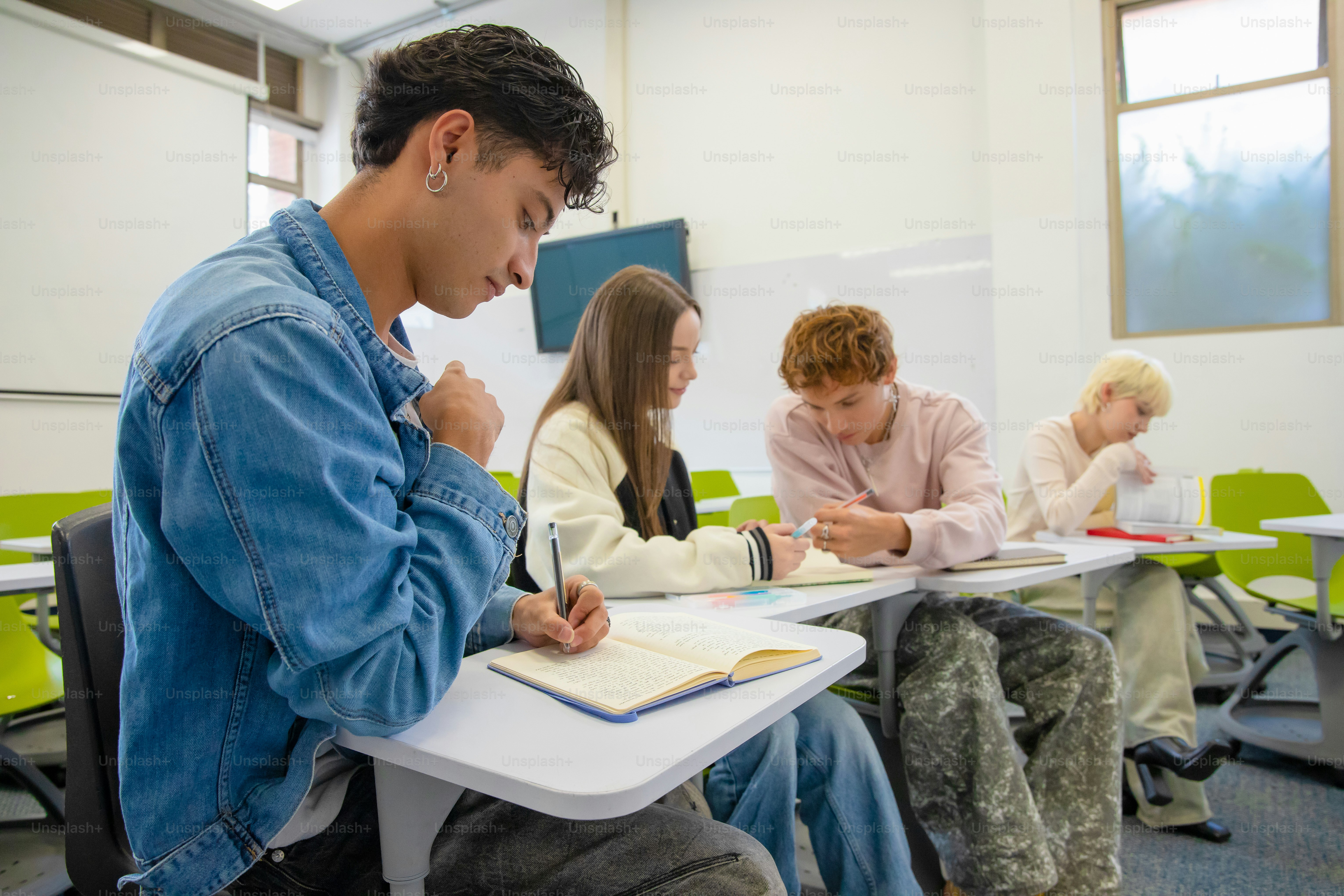 premium_photo-1753715478180-07bde85ac083?ixid=M3wxMjA3fDB8MXxzZWFyY2h8MTd8fG1hdGhzJTIwdHVpdGlvbiUyMGFzc2lnbm1lbnRzJTIwZWFzdHxlbnwwfHx8fDE3NjMzOTgxOTB8MA\u0026ixlib=rb-4.1.0