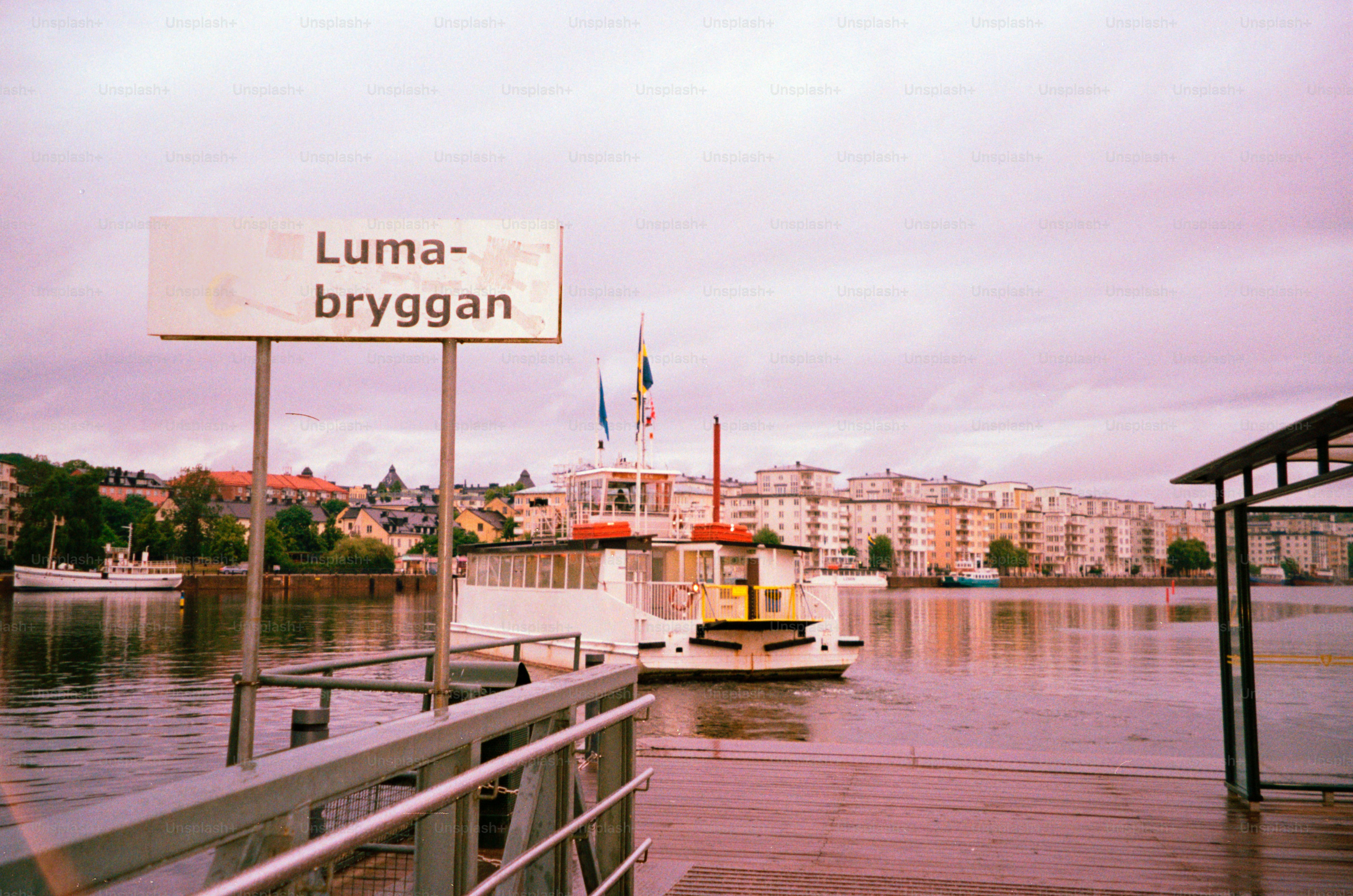 A ferry is ready at the "luma-bryggan" dock.
