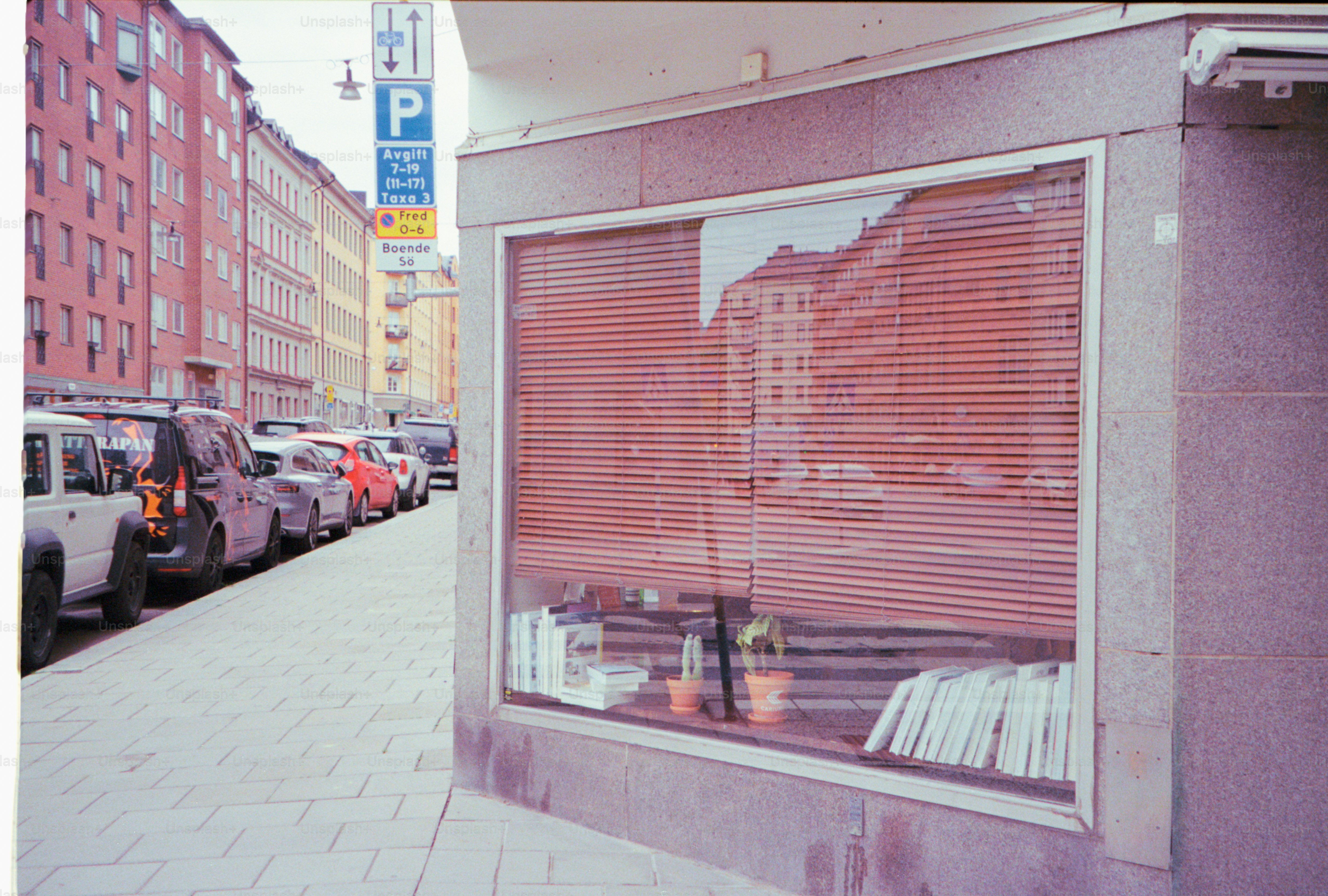 premium_photo-1754139143962-93f858d8a5b4?ixid=M3wxMjA3fDB8MXxzZWFyY2h8MTN8fHBqJTIwc2hvcCUyMG9mZmljZSUyMGZvciUyMHJlbnR8ZW58MHx8fHwxNzcwMTg3NzMzfDA\u0026ixlib=rb-4.1.0