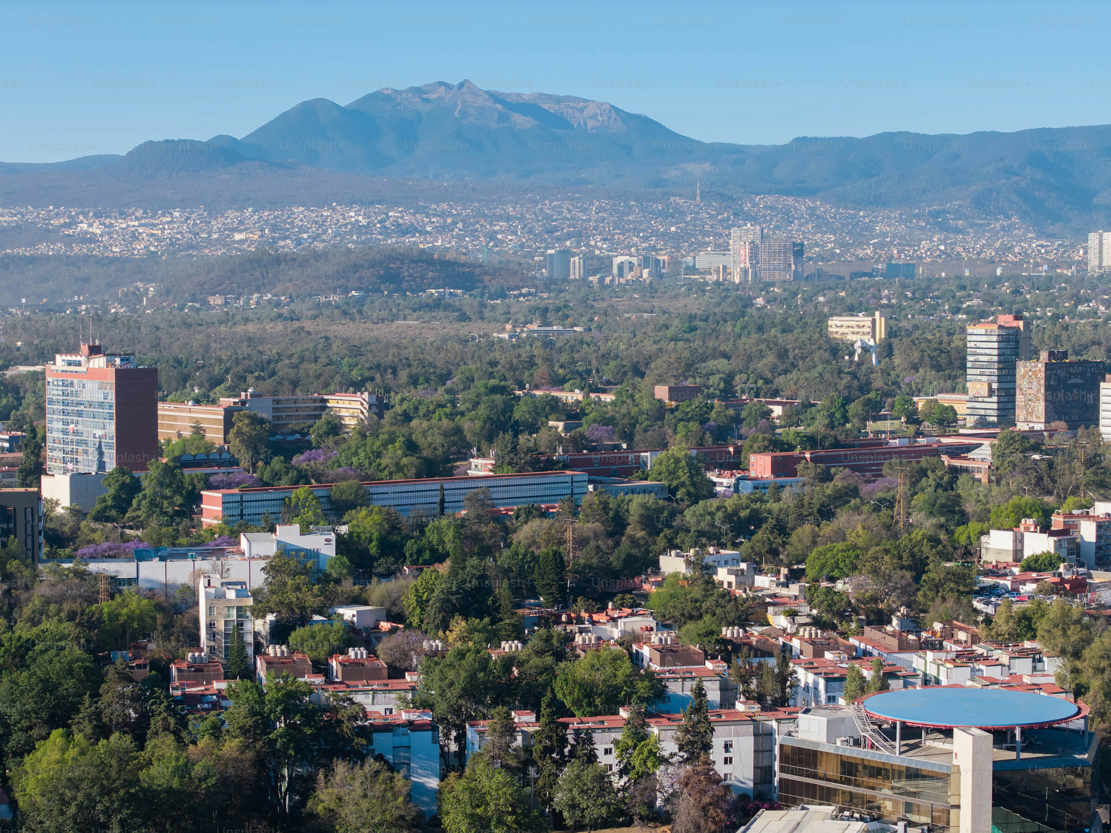 defaultFotografía aérea con drones de diversos paisajes urbanos en el sur de la Ciudad de México