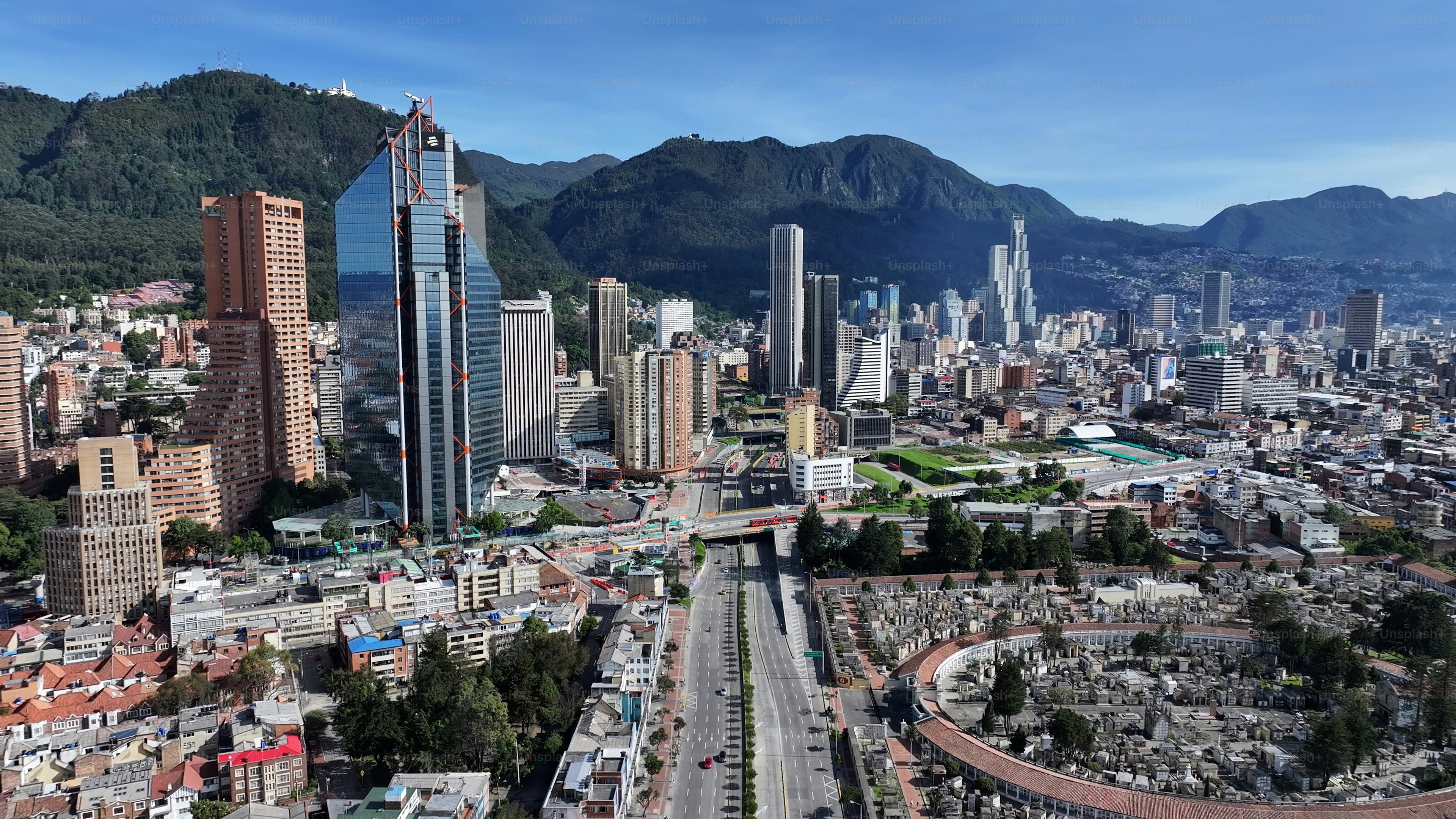 Skyline de Bogotá em Cundinamarca Colômbia. Paisagem do centro da cidade. Paisagem urbana deslumbrante. Edifícios de escritórios. Skyline de Bogotá em Cundinamarca Colômbia. Cenário De Arranha-Céus. Skyline ao ar livre.