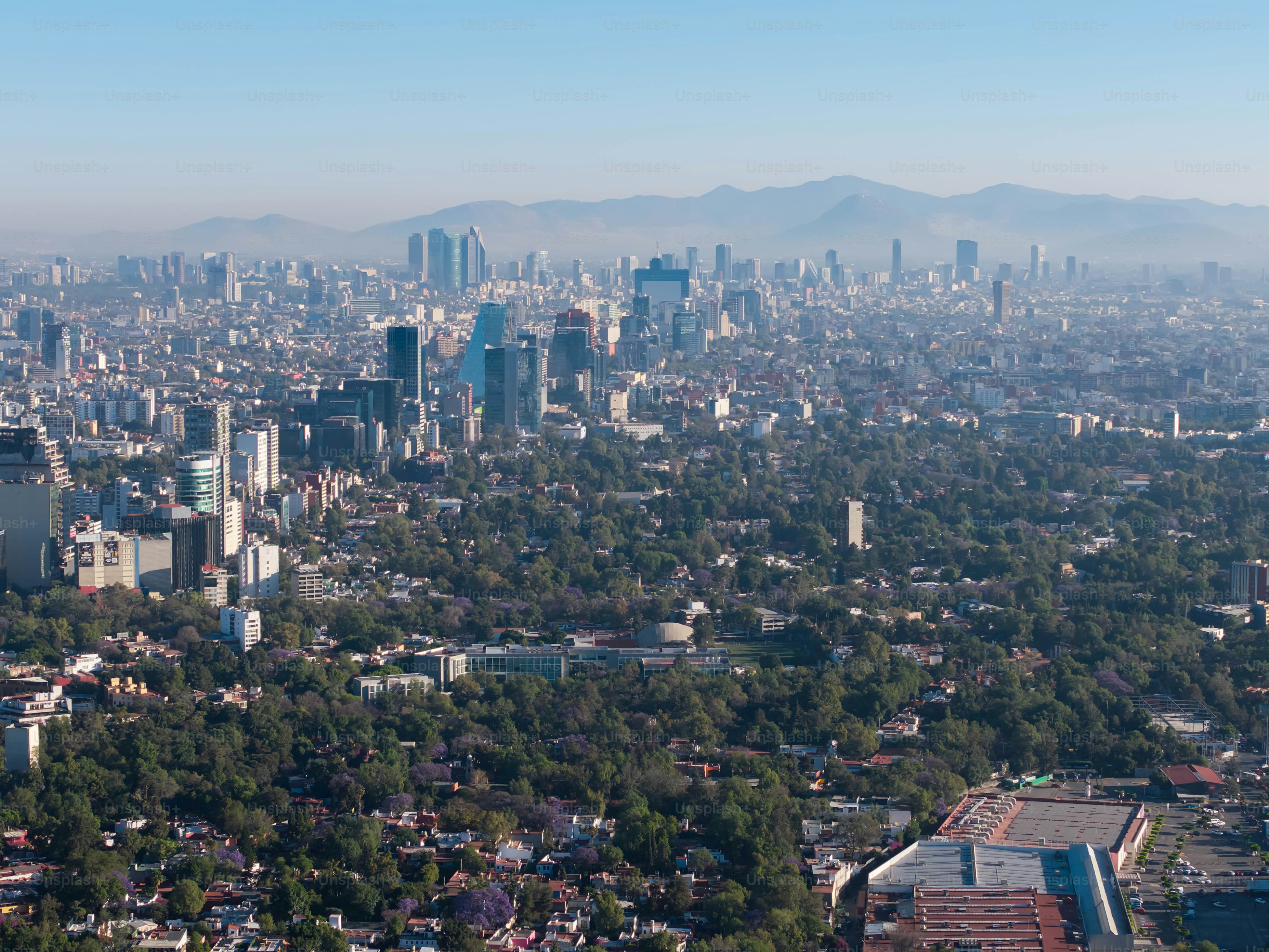 デフォルトメキシコシティ南部の多様な都市景観をドローンで空撮