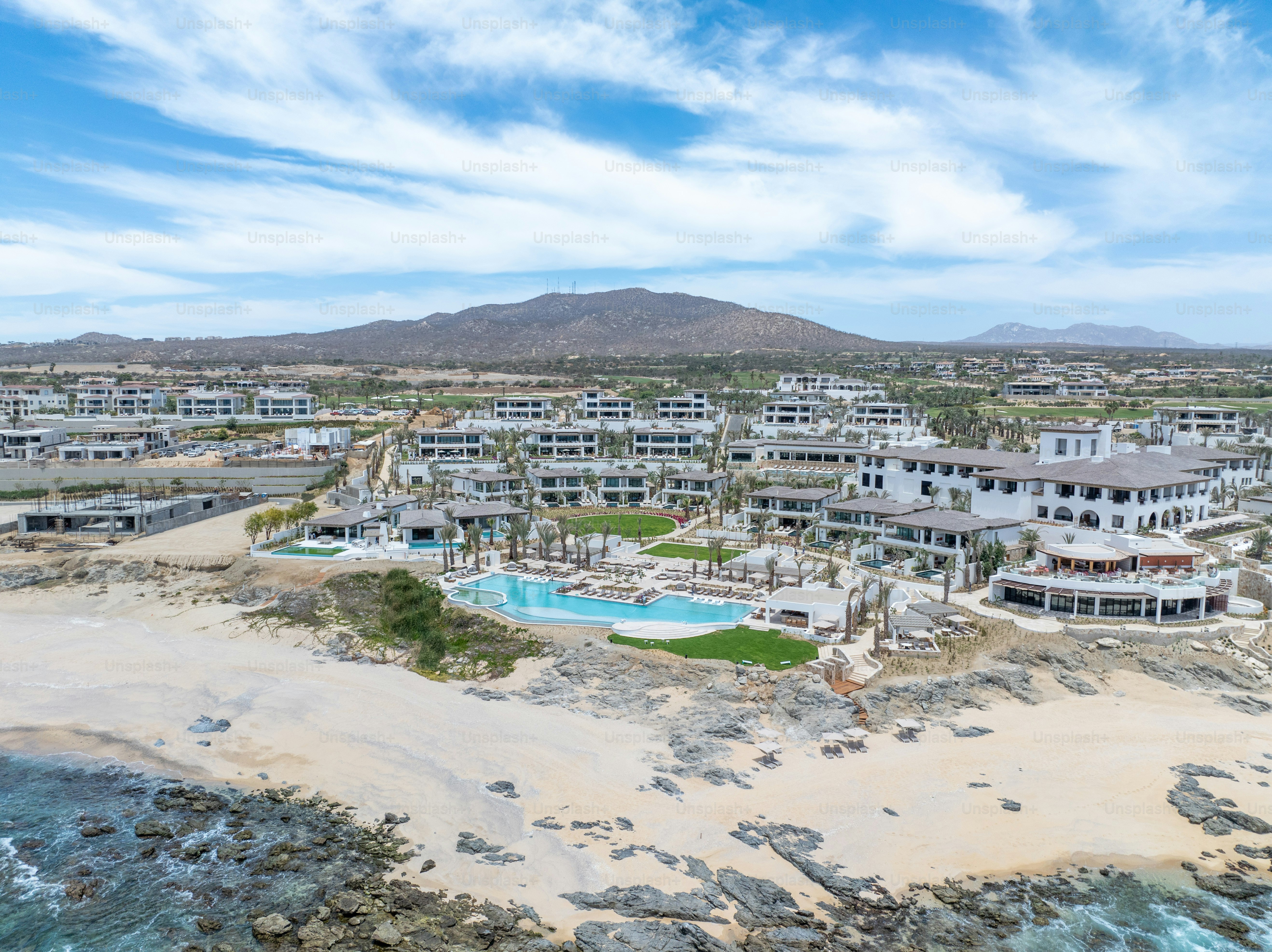 Vista aérea de playa tropical con resorts en Cabo San José, Baja California  Sur, México foto – Imagen de Piscina en Unsplash, image size:3000x2247