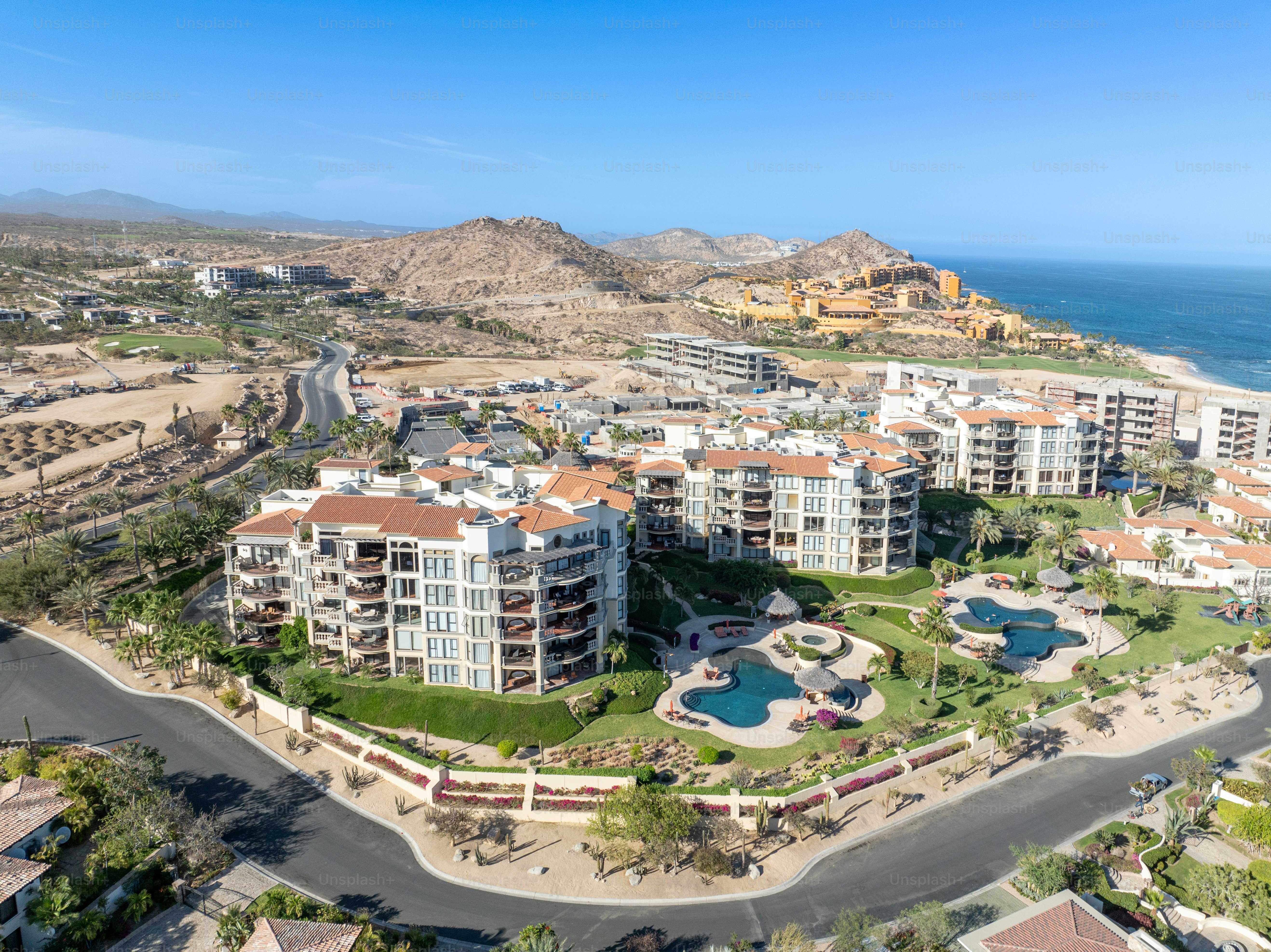 Veduta aerea dei grandi resort con piscina a Cabo San Jose, Baja California Sur, Messico
