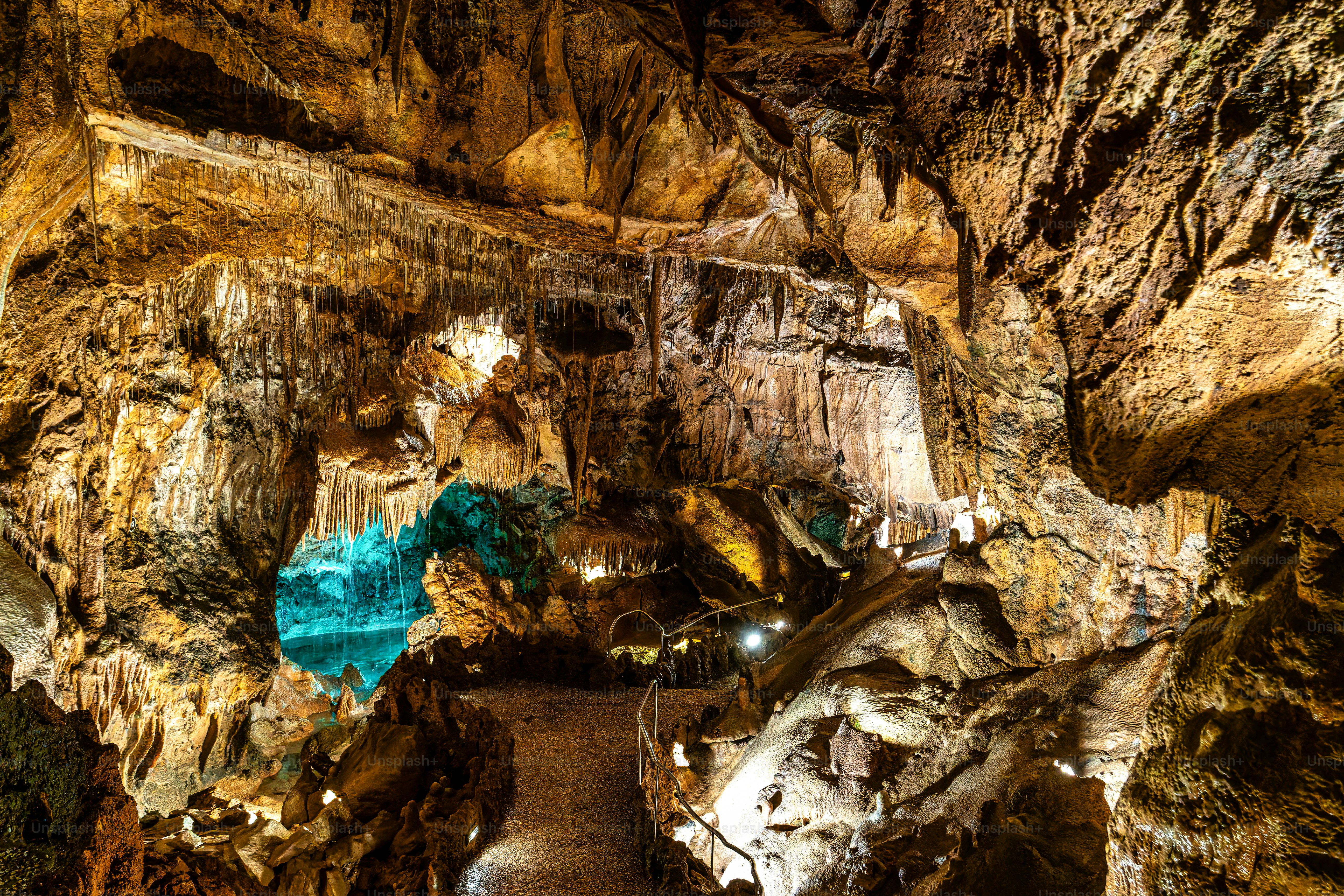 Cuevas de Mira de Aire, Grutas de Mira de Aire en Leiria, Portugal. Un conjunto de cuevas de piedra caliza en Porto de Mos, Leiria. Moinhos Velhos