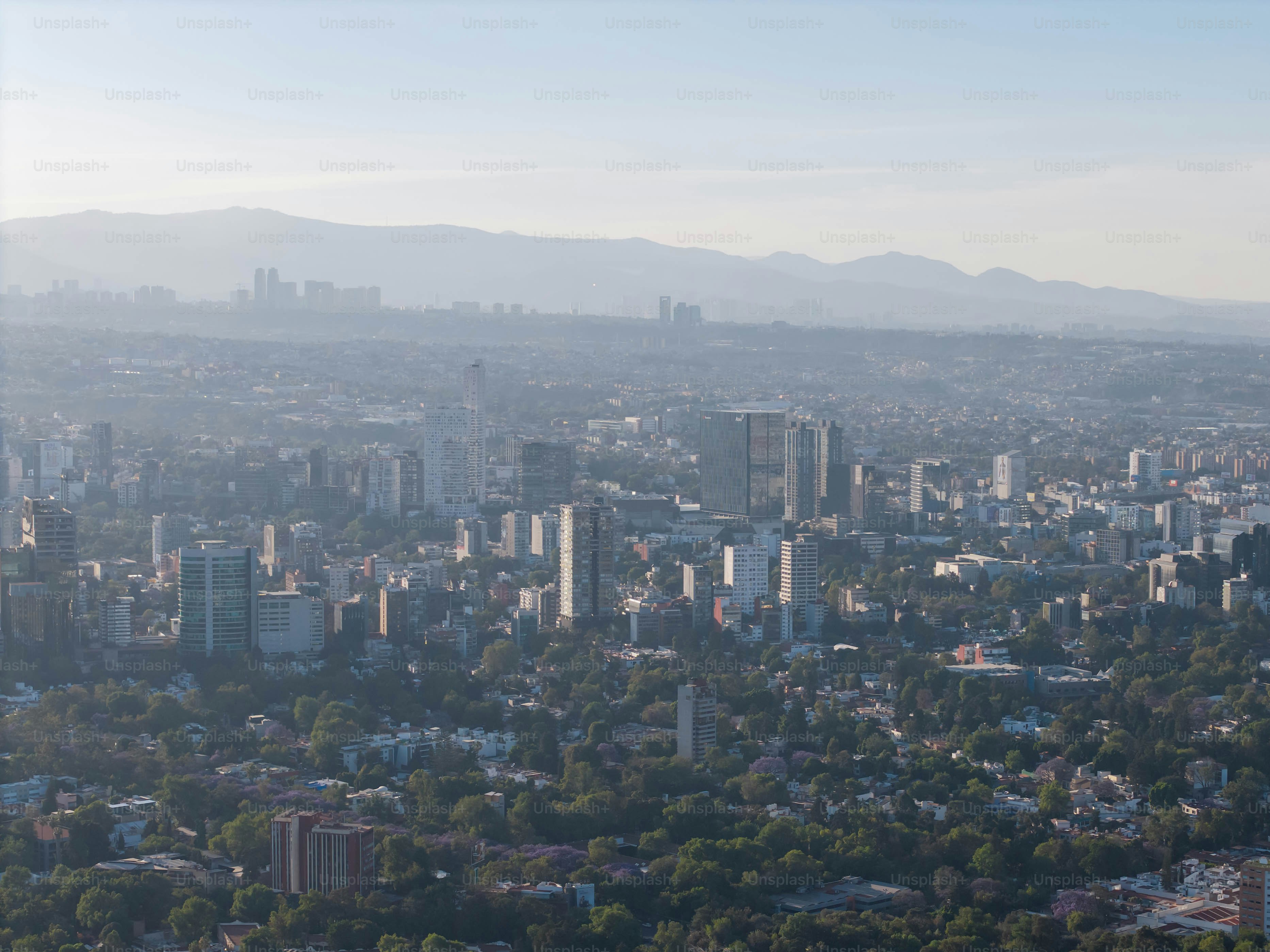 defaultFotografia aerea con drone di diversi paesaggi urbani nel sud di Città del Messico