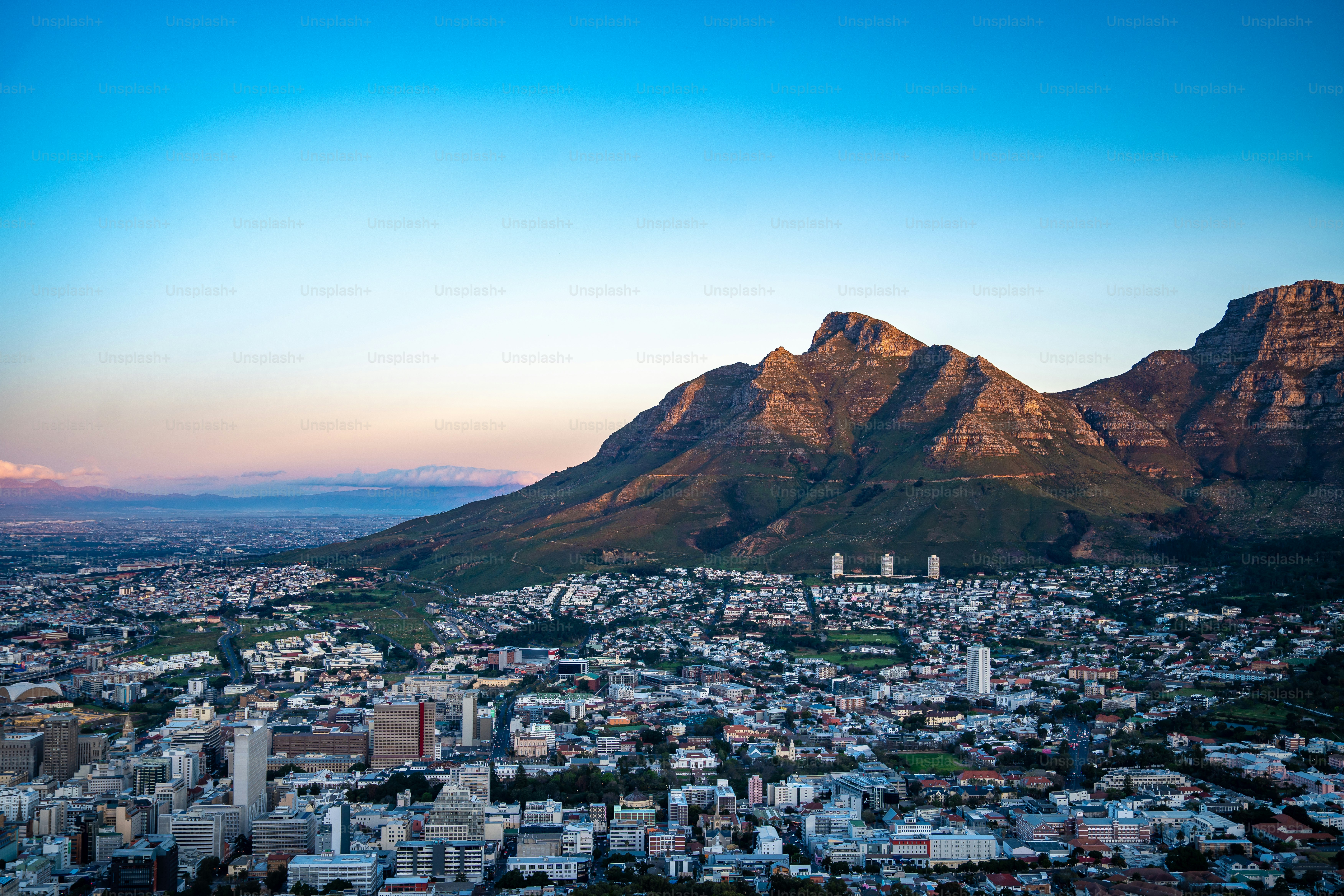 Point de vue du coucher de soleil de Signal Hill sur Cape Town dans le Cap-Occidental, en Afrique du Sud. Photo de haute qualité