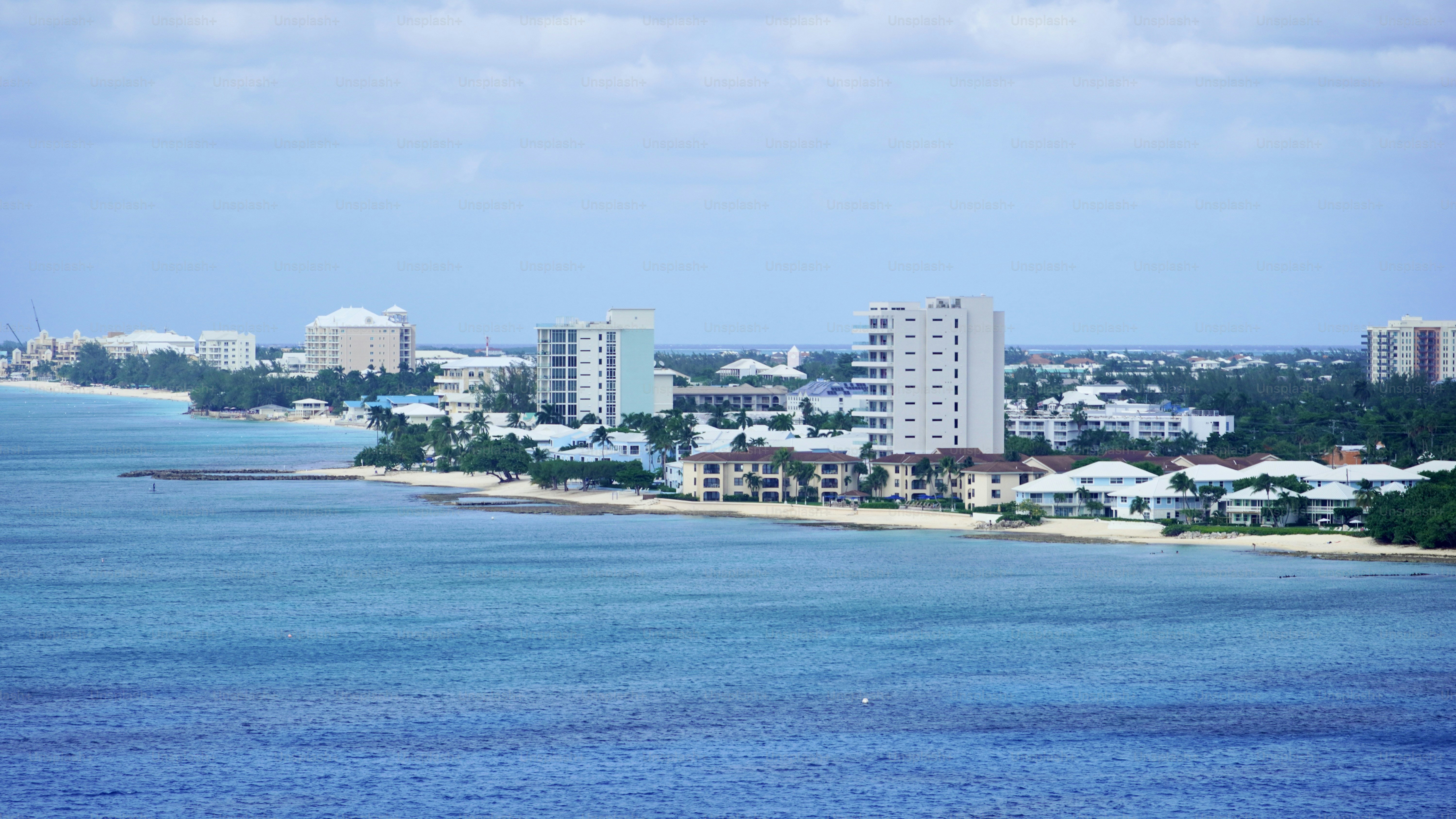 Front de mer et horizon de Grand Cayman