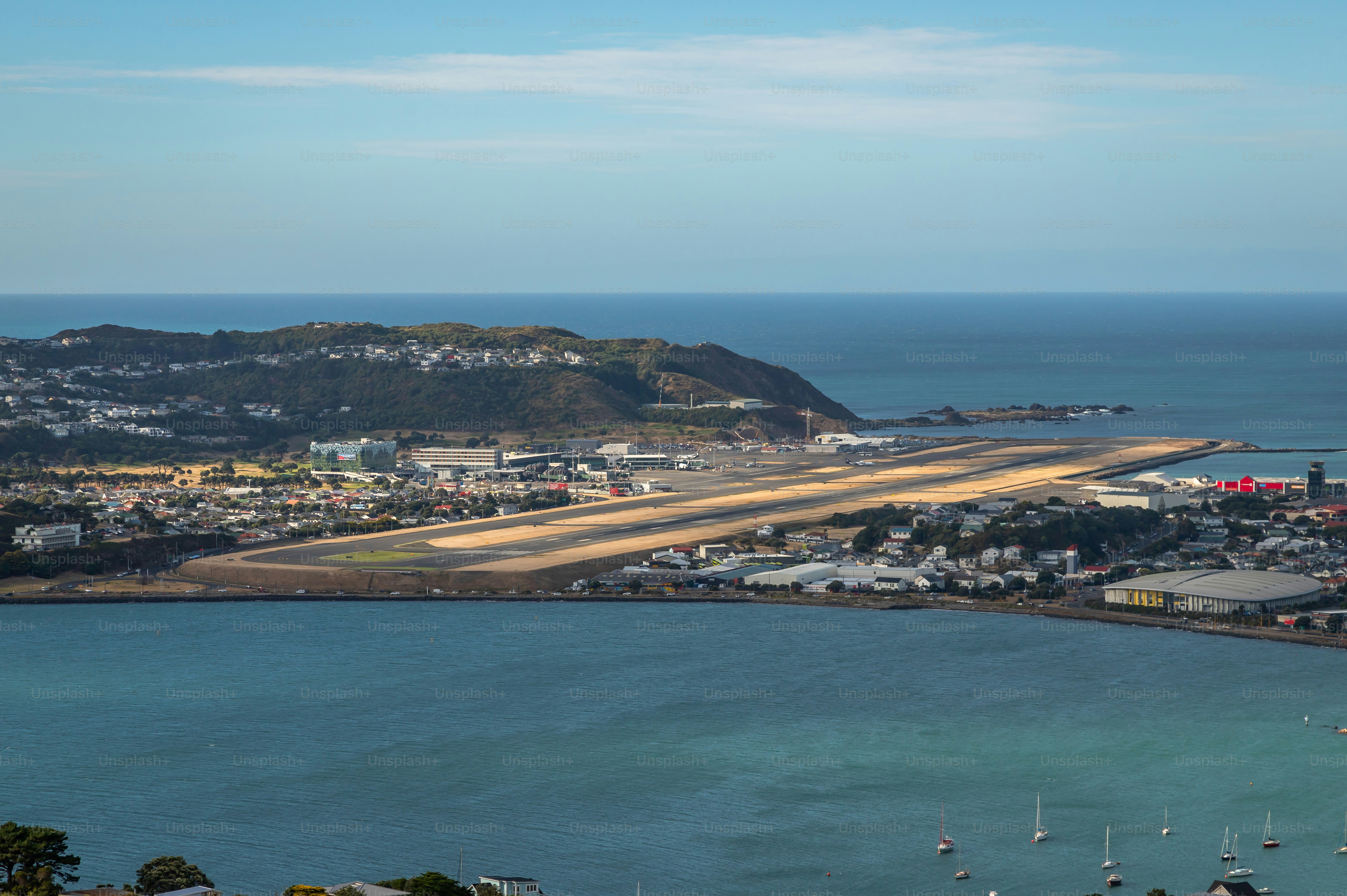 Exposición de la capital de Nueva Zelanda, Wellington, es decir, su distrito central de negocios visto desde el Monte Victoria, durante el día en un hermoso día soleado, Australia