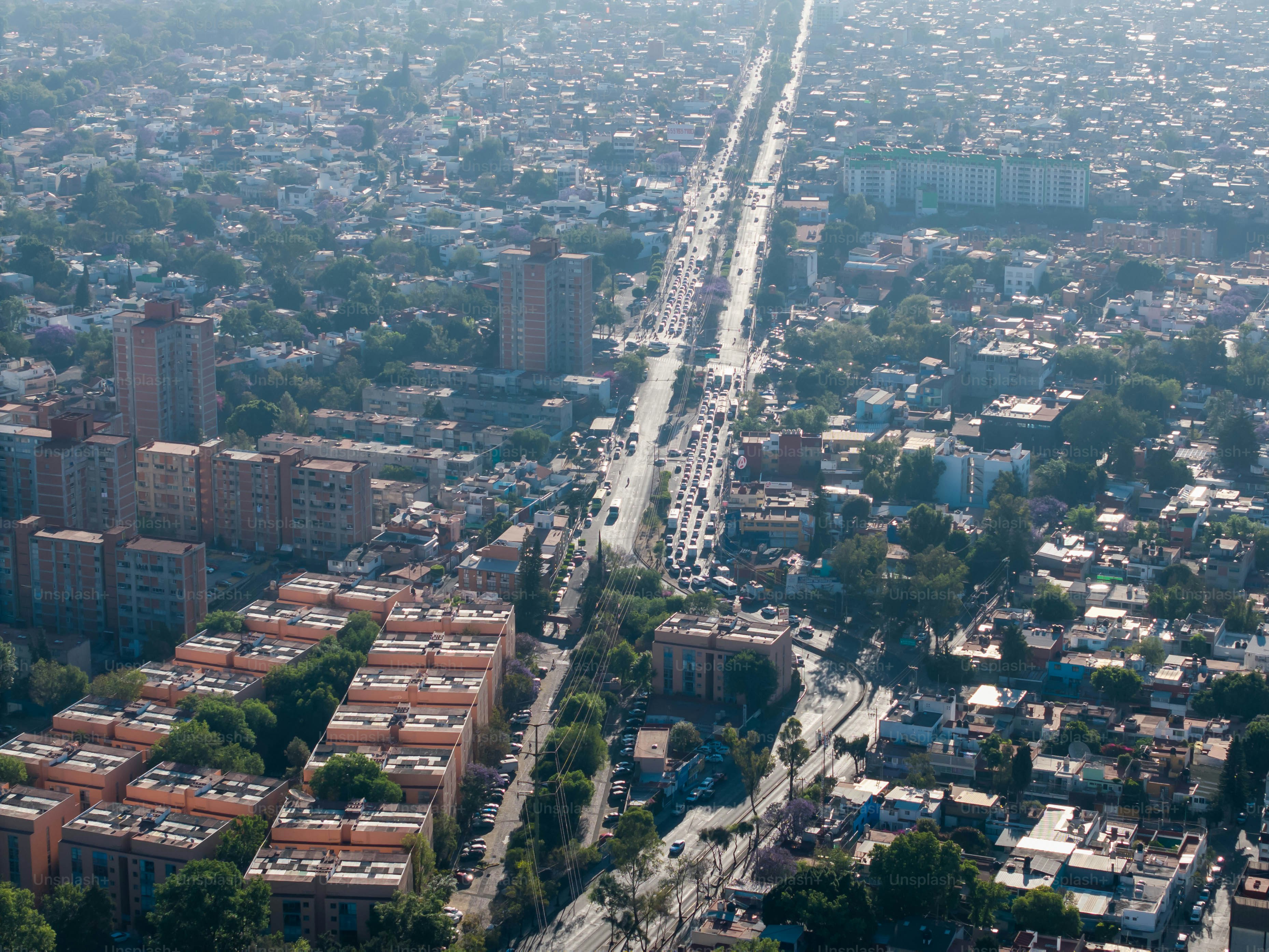 defaultFotografia aerea con drone di diversi paesaggi urbani nel sud di Città del Messico