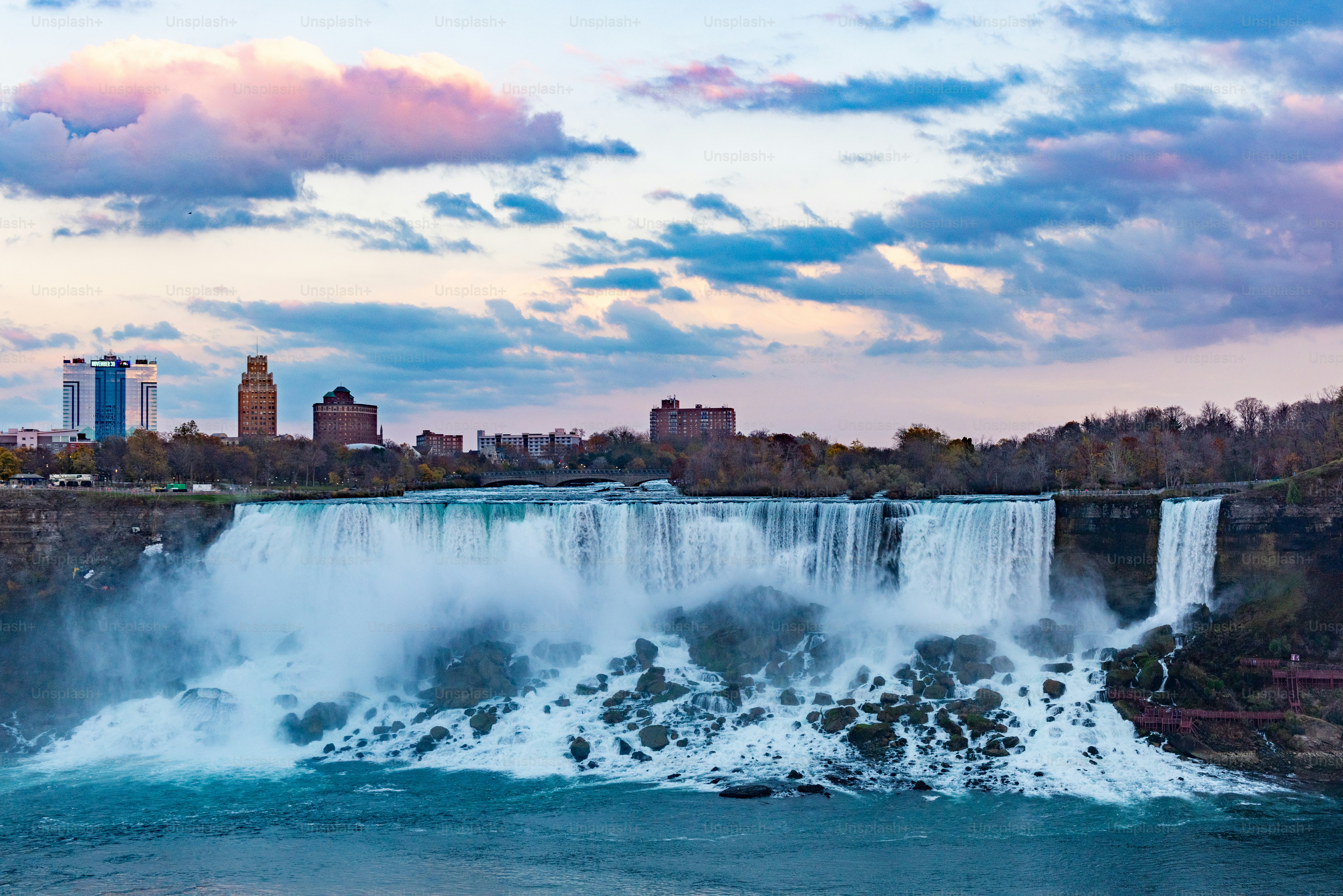 Niagara Falls, Horseshoe Falls, Ontario, Canada.
