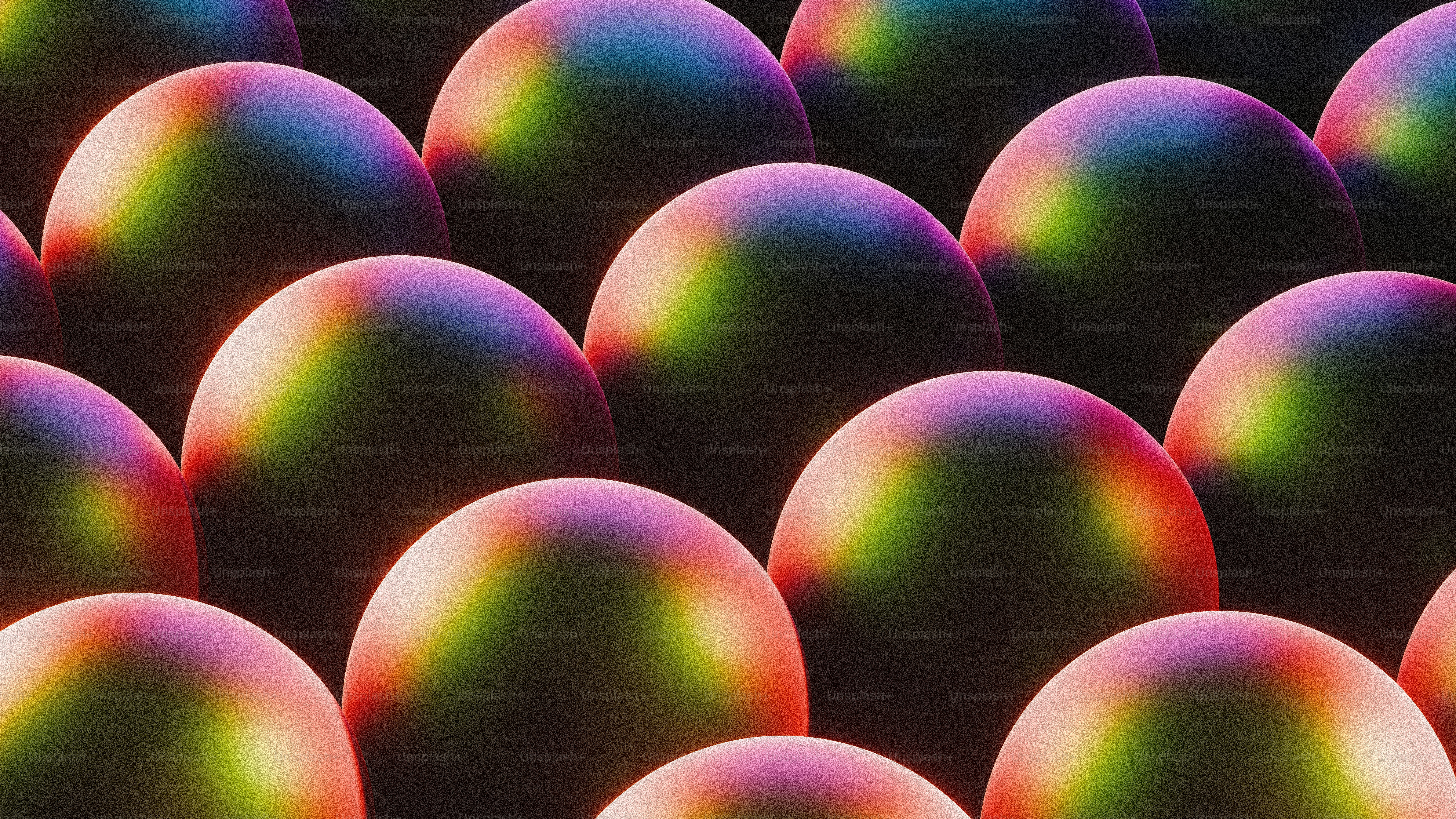 Bunte, glänzende Kugeln, die in einem Raster angeordnet sind.