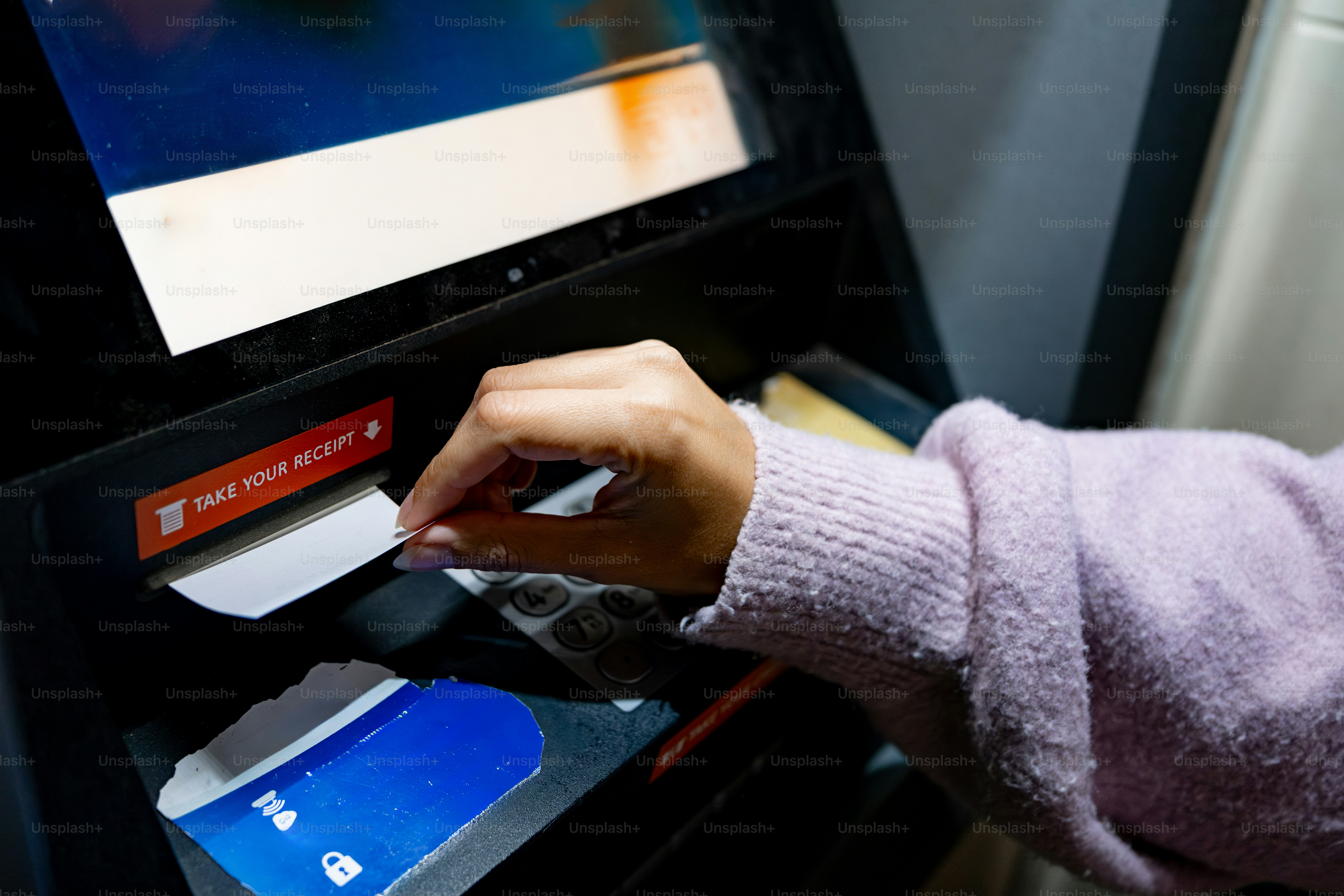 Hand inserting card into atm machine photo – Technology Image on Unsplash