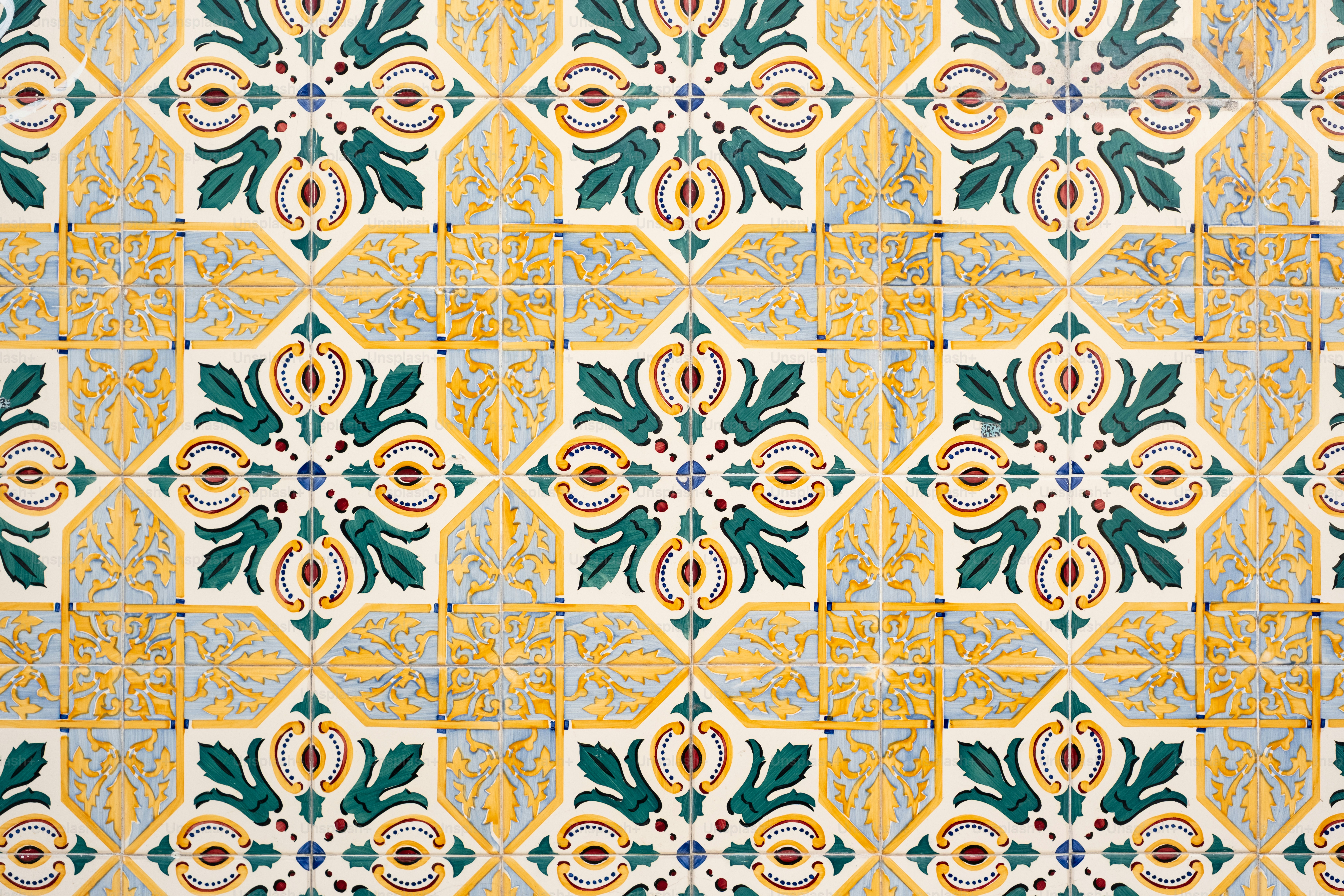 Pattern of decorative tiles with floral motifs