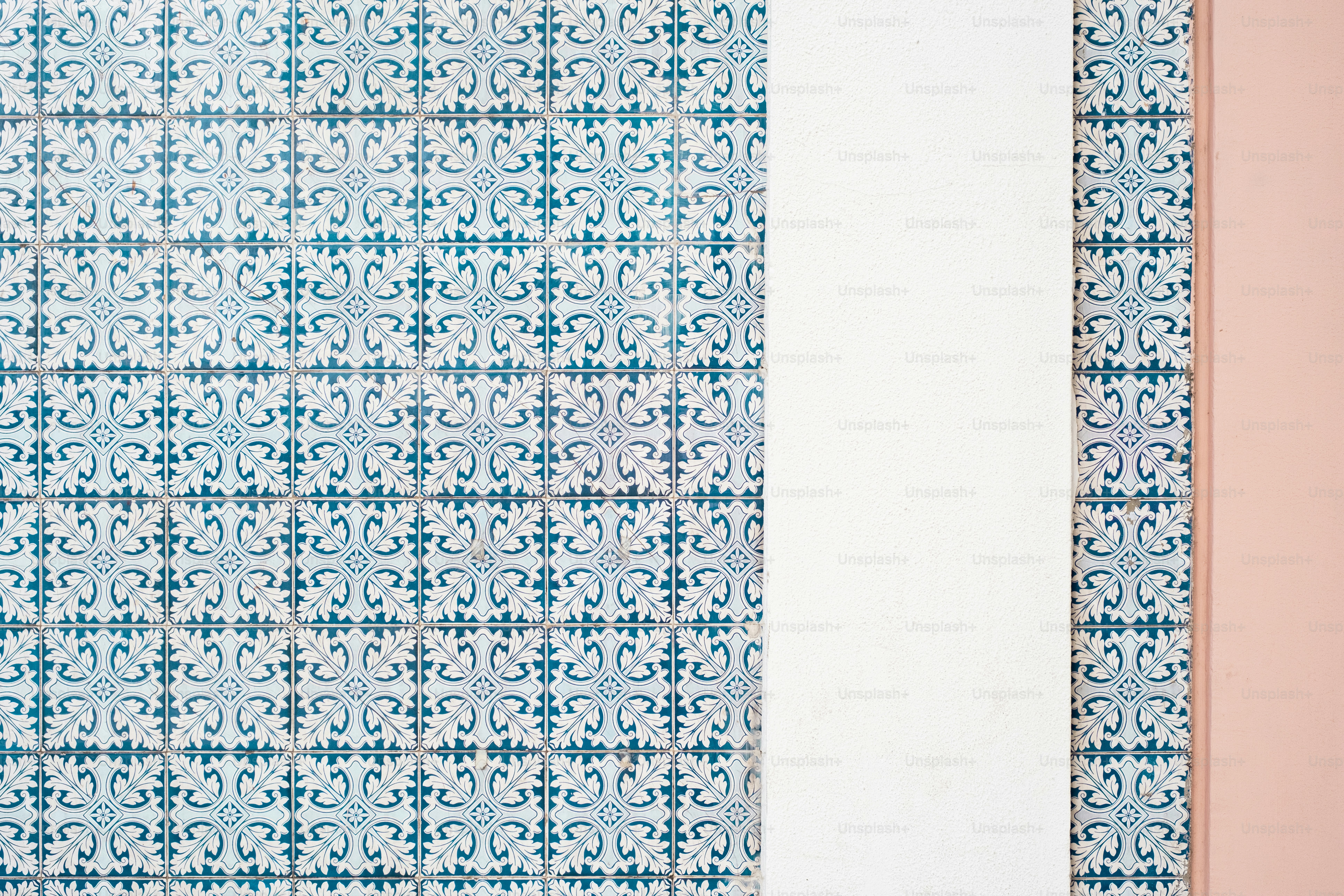 Geometric pattern with white and pink stripes