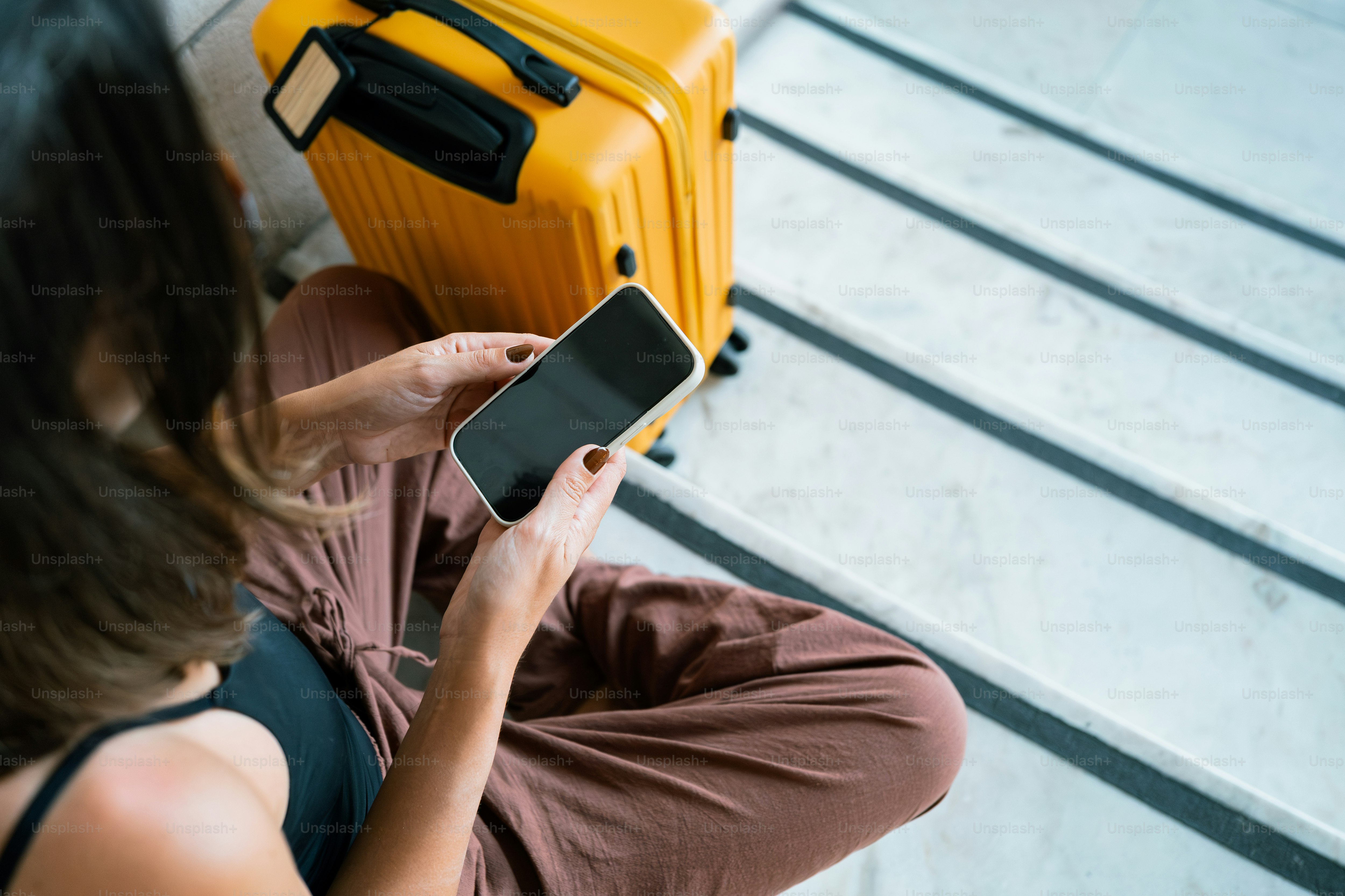 Android user using Google Maps location sharing while traveling safely
