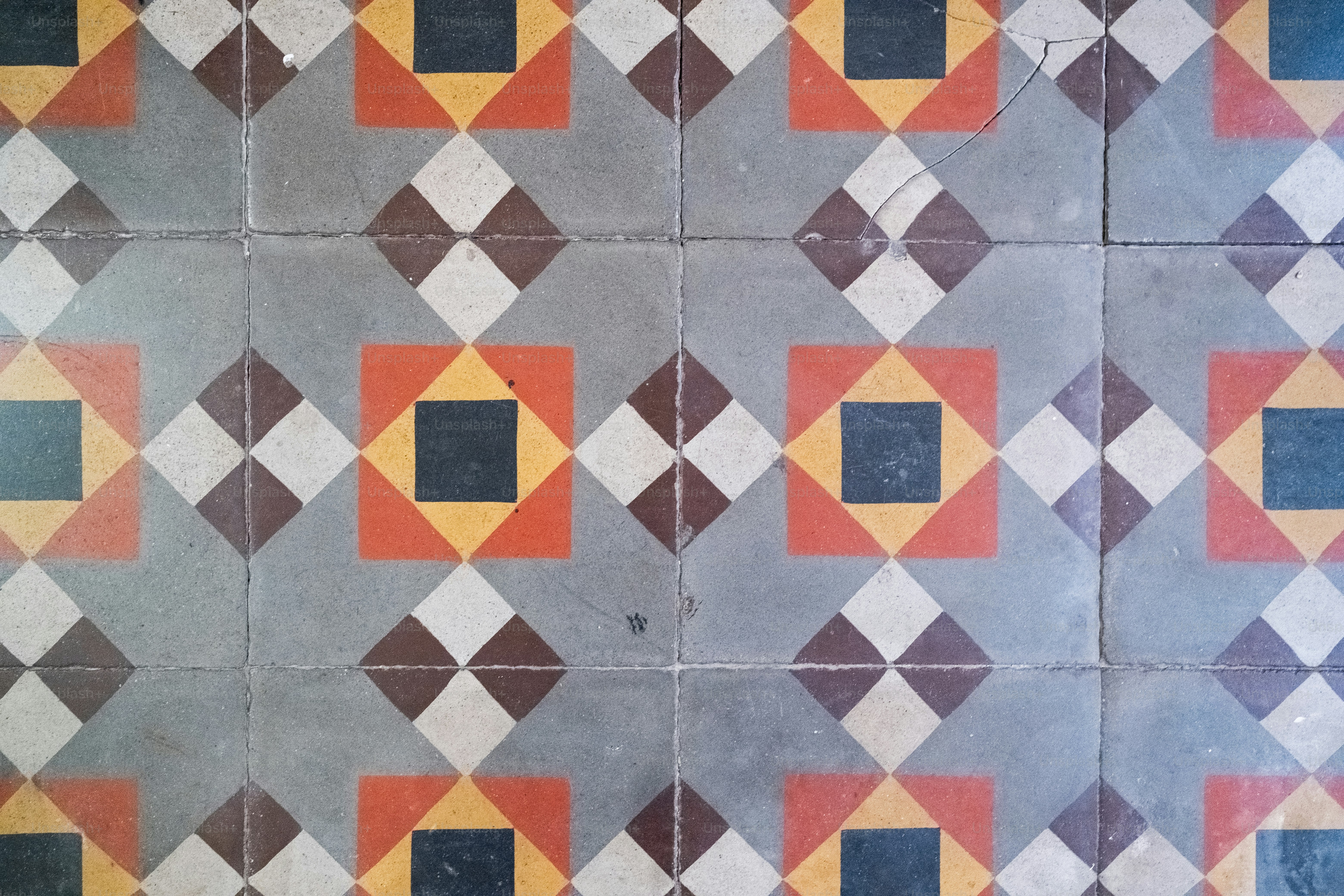 다채로운 빈티지 바닥 타일의 기하학적 패턴 사진 – Unsplash의 인테리어 디자인 이미지