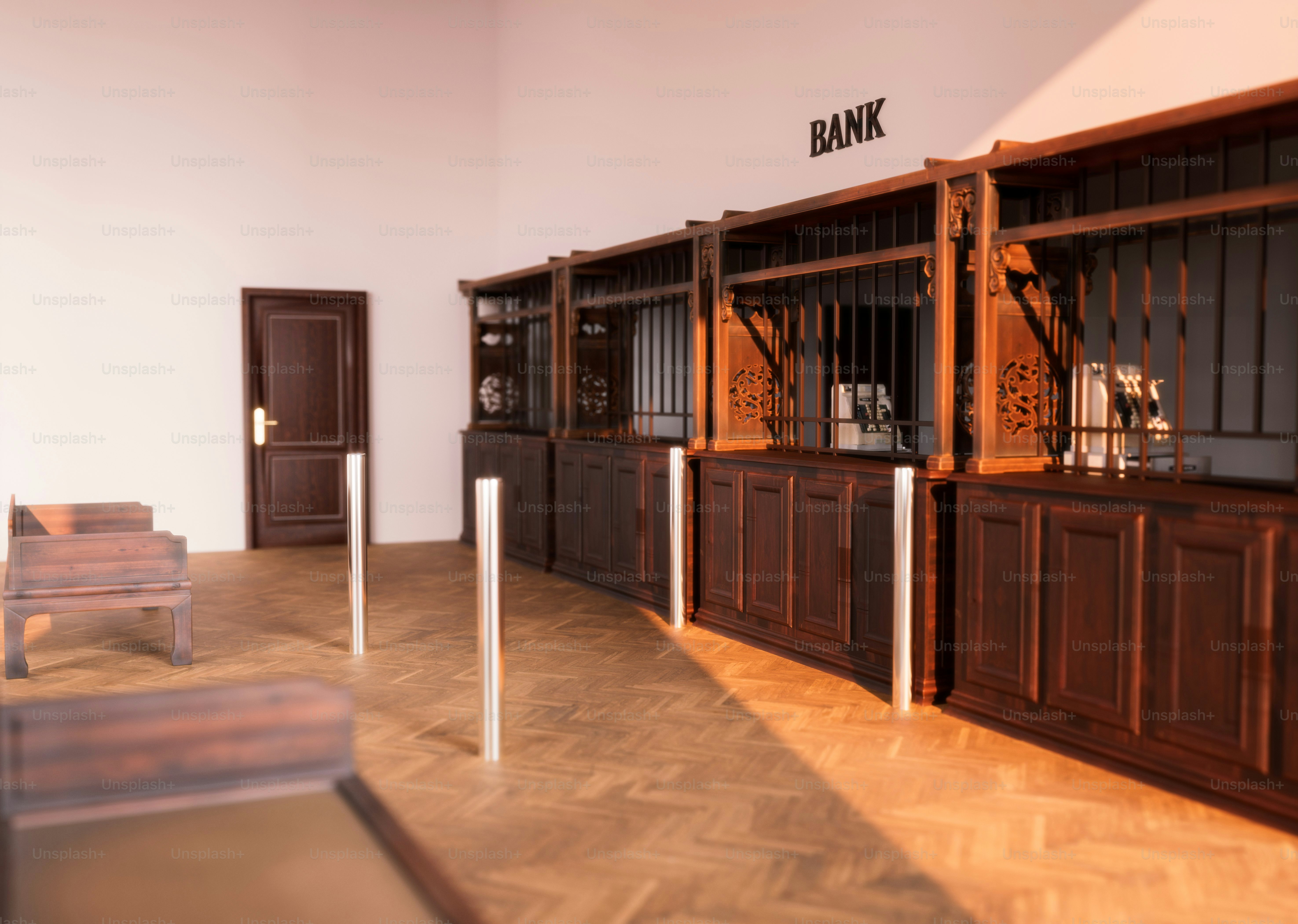 Interior bank kuno dengan konter kayu
