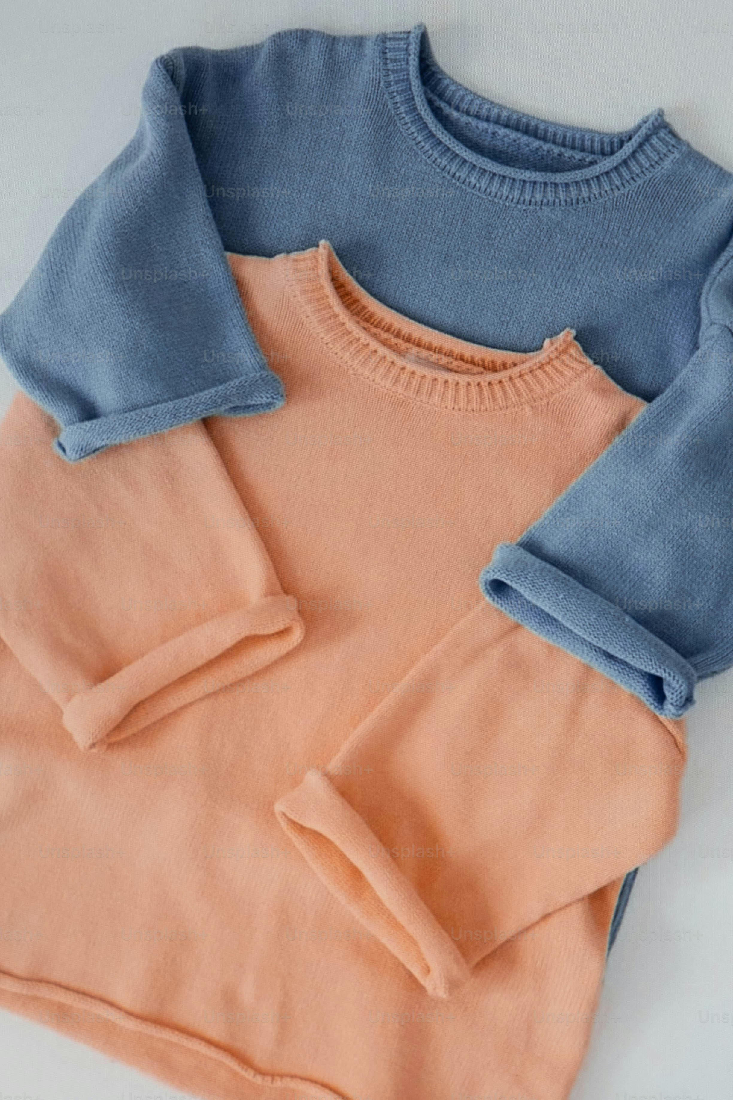 premium_photo-1755534537470-993a67146441?ixid=M3wxMjA3fDB8MXxzZWFyY2h8MTN8fHN0eWxpc2glMjBiZXZlcmFnZSUyMHN3ZWF0c2hpcnRzfGVufDB8fHx8MTc3MTM0NDg4M3ww\u0026ixlib=rb-4.1.0