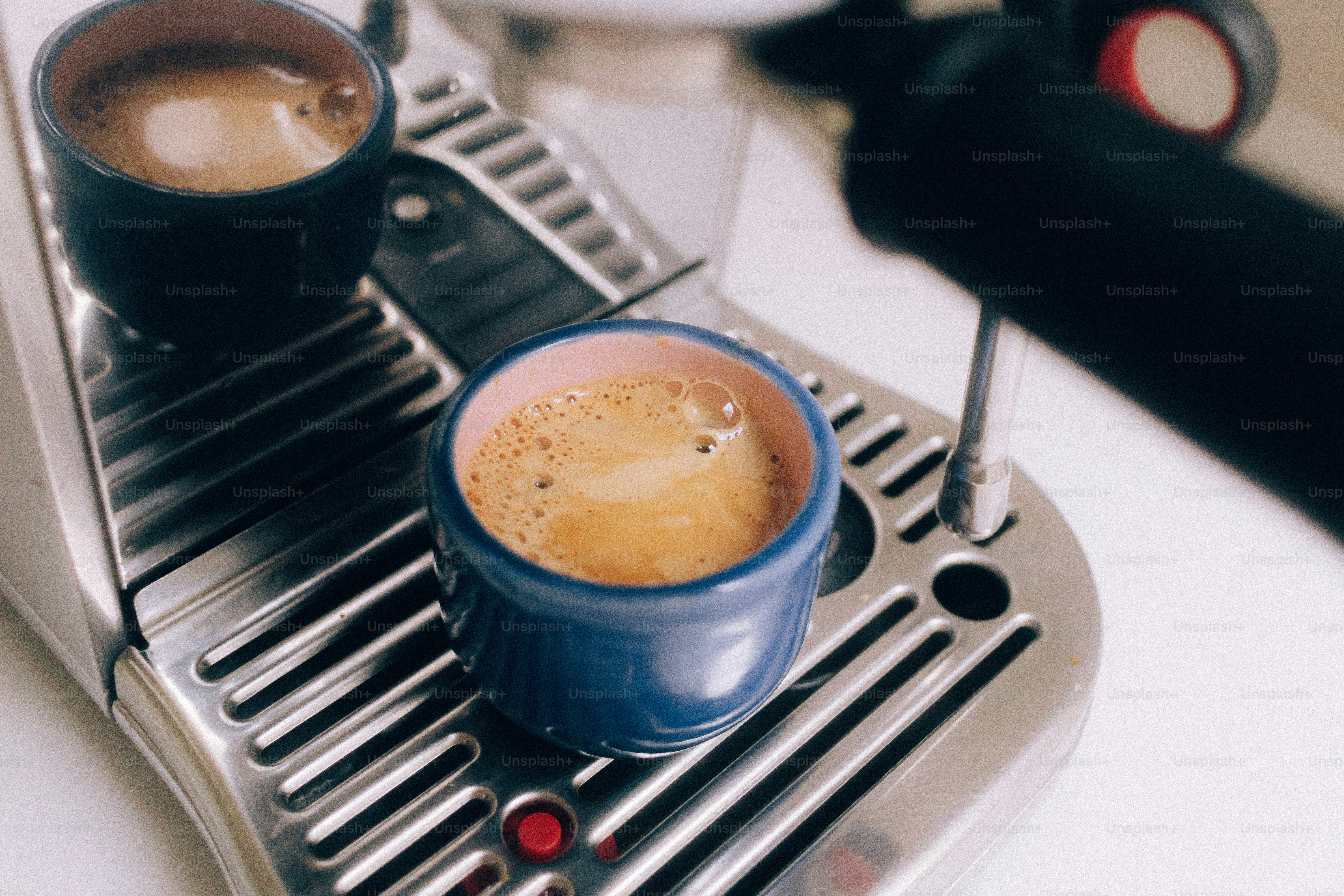 premium_photo-1755594045086-3d2c5355cdd5?ixid=M3wxMjA3fDB8MXxzZWFyY2h8NXx8Y29mZmVlJTIwcm9hc3RpbmclMjBibG9nfGVufDB8fHx8MTc2MTQxOTQ4MXww\u0026ixlib=rb-4.1.0