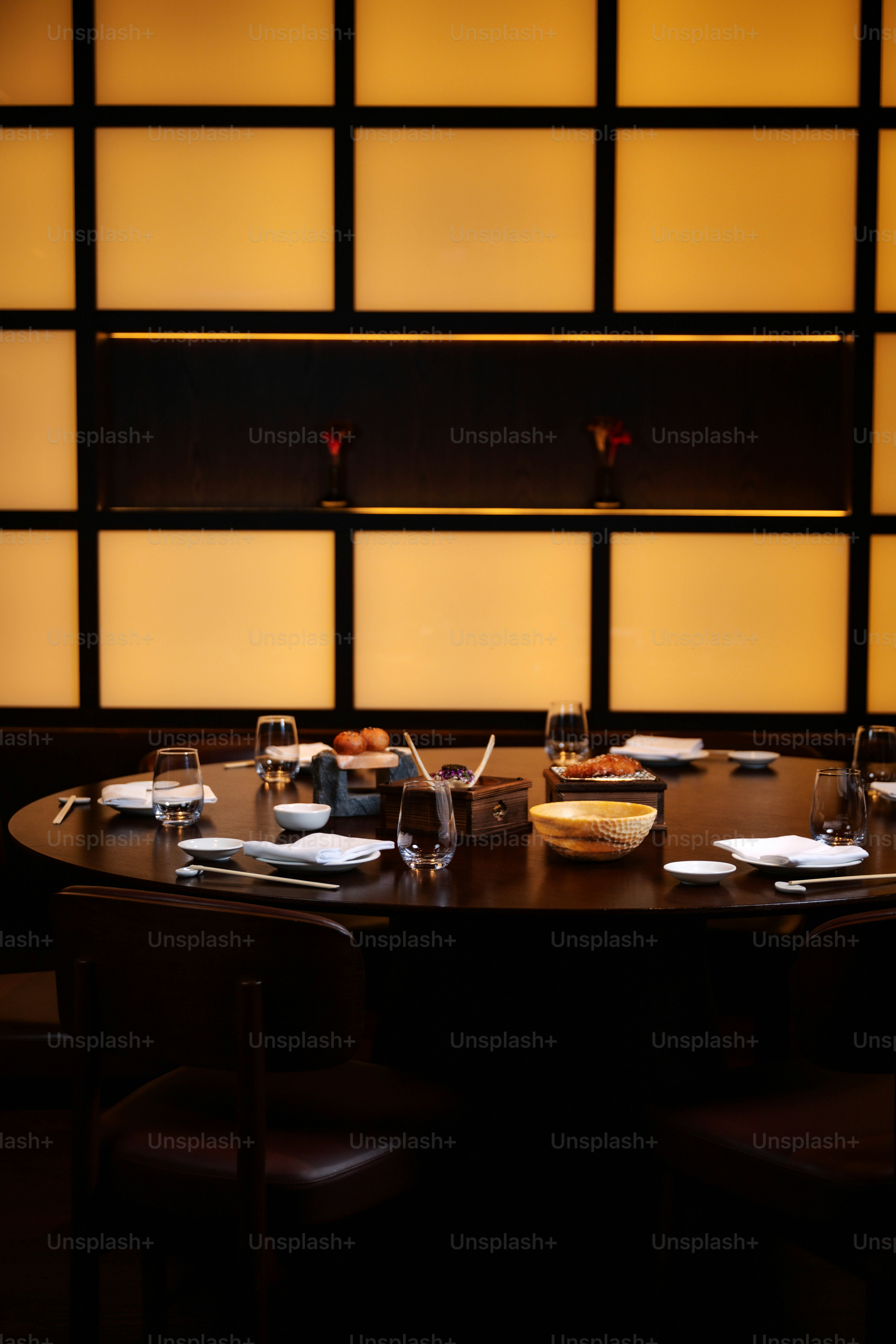 Round dining table set for a meal photo – Interior design Image on Unsplash
