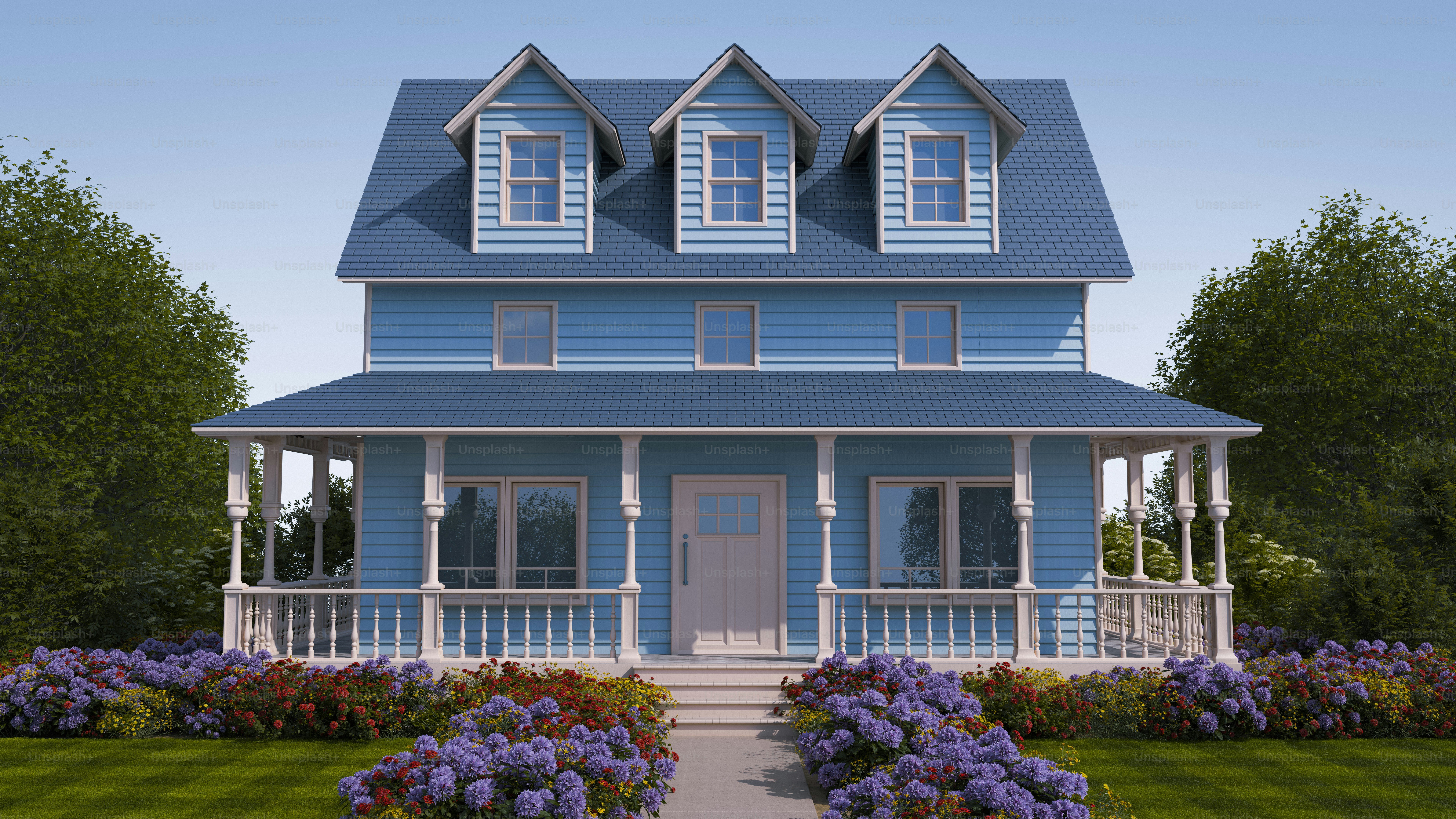 Une maison bleue de deux étages avec un porche enveloppant