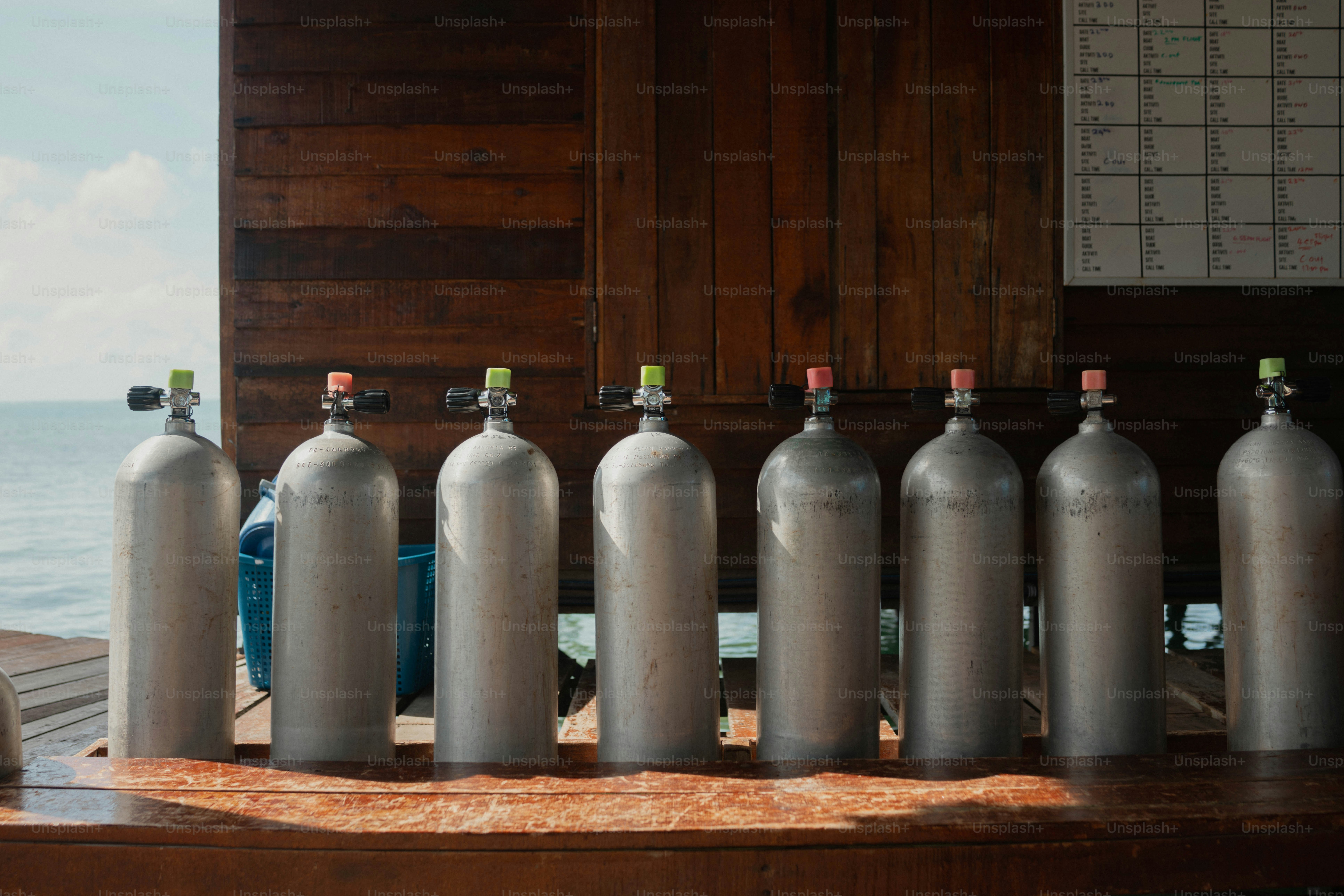 premium_photo-1756175546649-1846fb6fbcca?ixid=M3wxMjA3fDB8MXxzZWFyY2h8NXx8Ym90dGxlJTIwc3lydXAlMjBwdW1wc3xlbnwwfHx8fDE3NjEwNTI0OTN8MA\u0026ixlib=rb-4.1.0